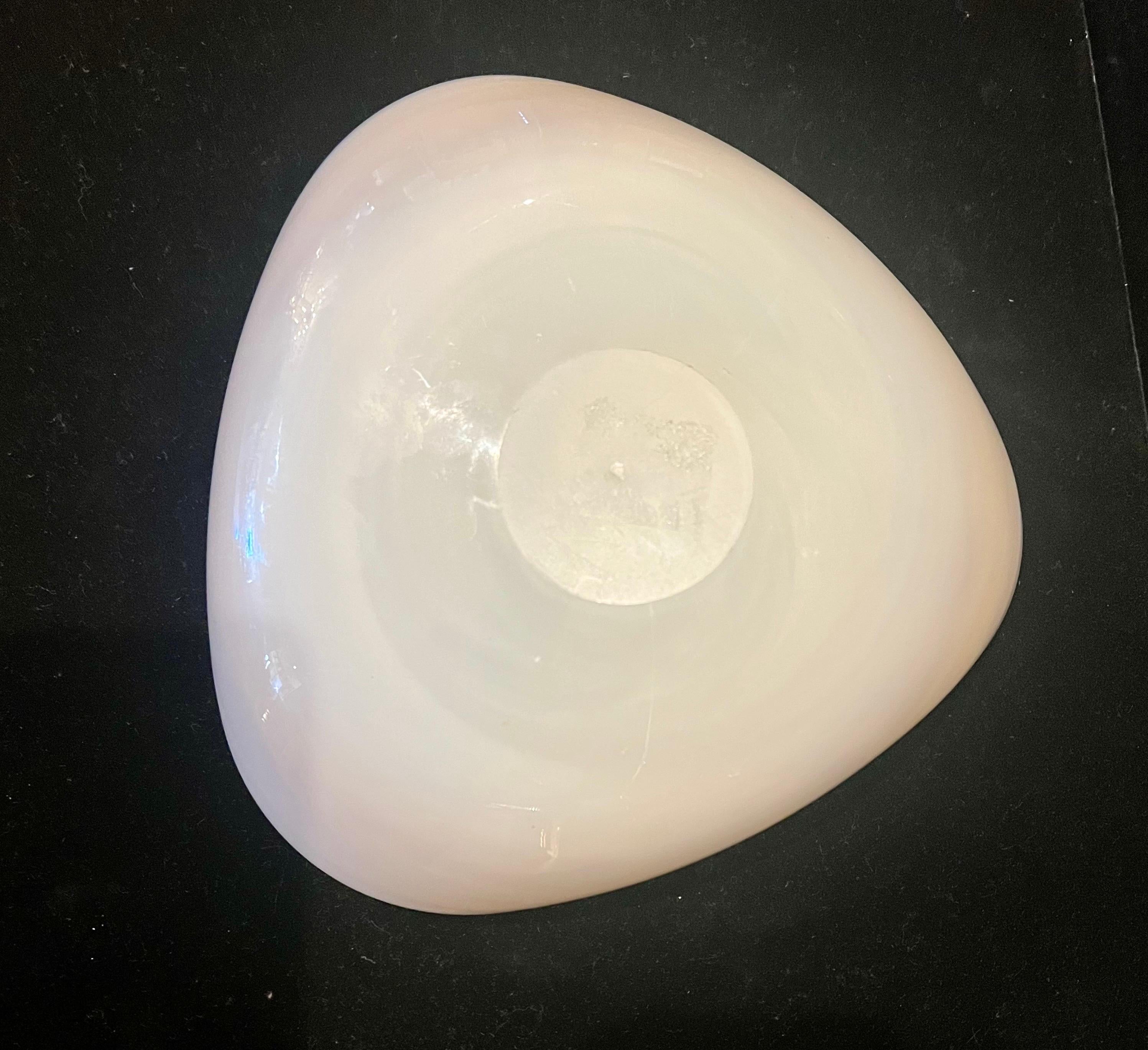 Alfredo Barbini Murano Fondo Blanco y Motas Doradas Vidrio Artístico Italiano Decorativo en Excelente estado para la venta en San Diego, CA