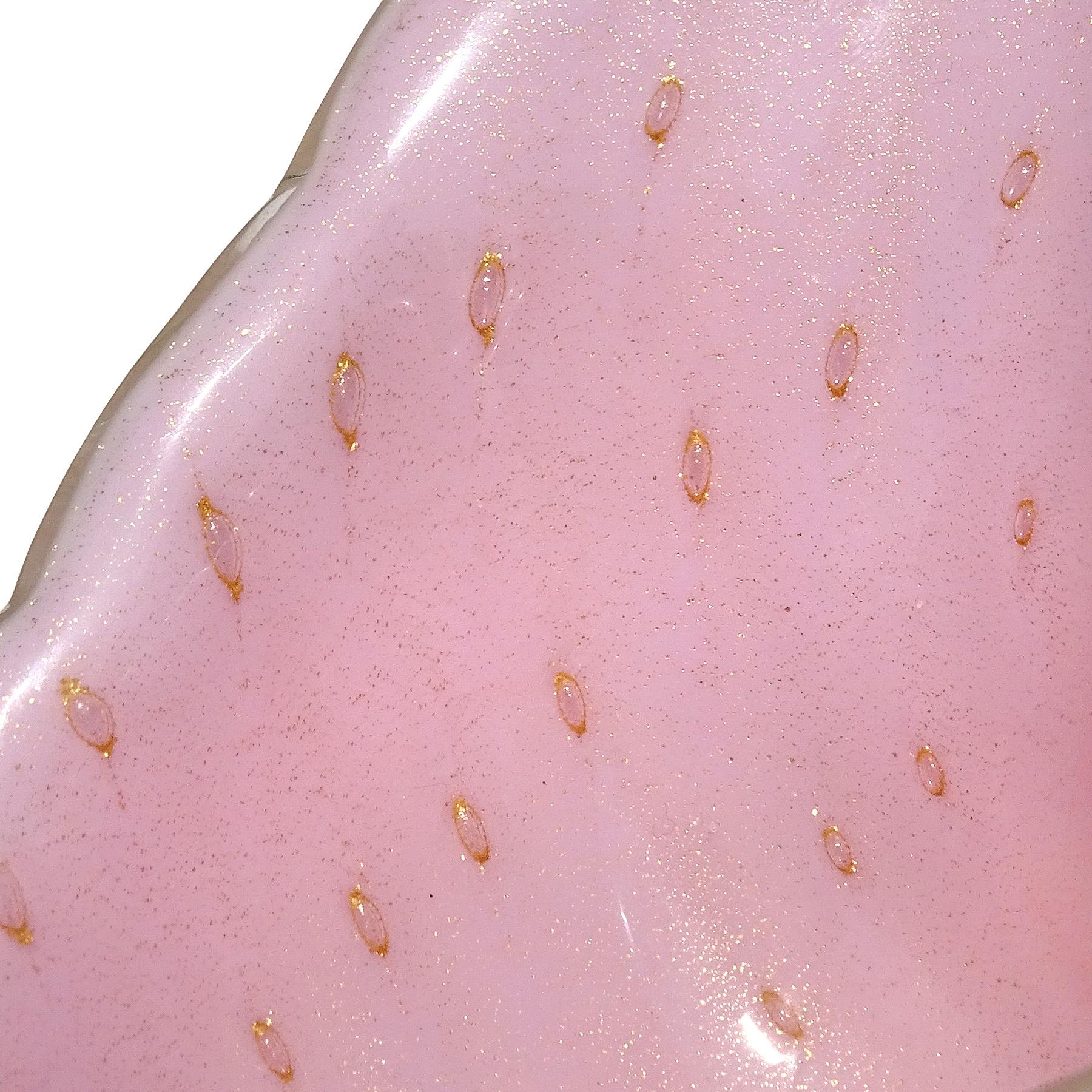 Hand-Crafted Alfredo Barbini Murano White Pink Gold Flecks Italian Art Glass Seashell Bowl For Sale