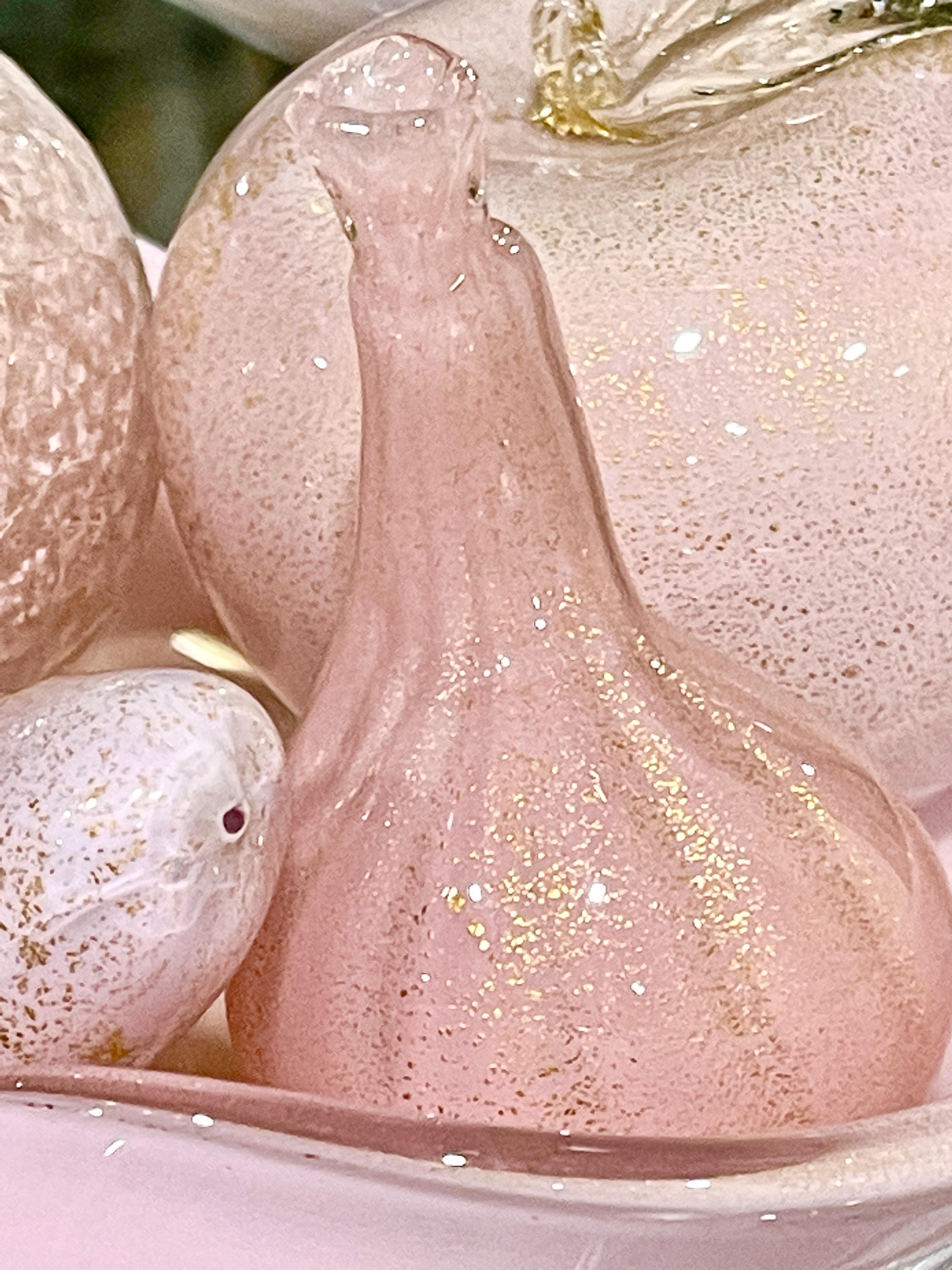 Verre de Murano Bol en verre de Murano  mouchetures roses et or avec fruits d'Alfredo Barbini en vente