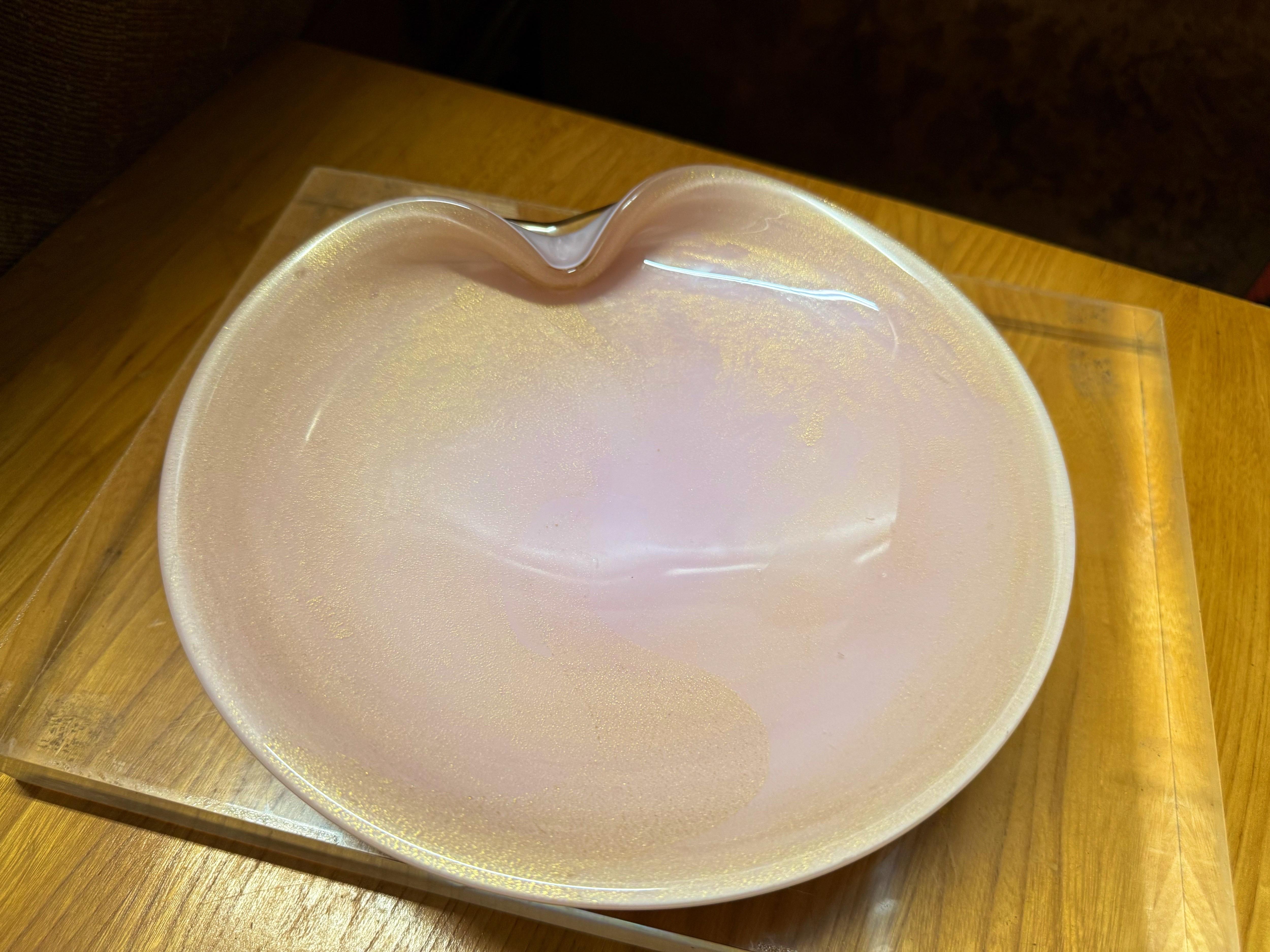 Alfredo Barbini Pink Opal Gold Dust Murano Folded Rim Bowl In Good Condition In Charleston, SC
