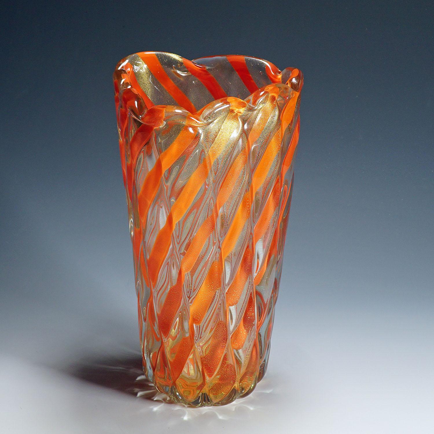 Mid-Century Modern Alfredo Barbini Ribbed 'Corallo Oro' Vase, 1960s For Sale