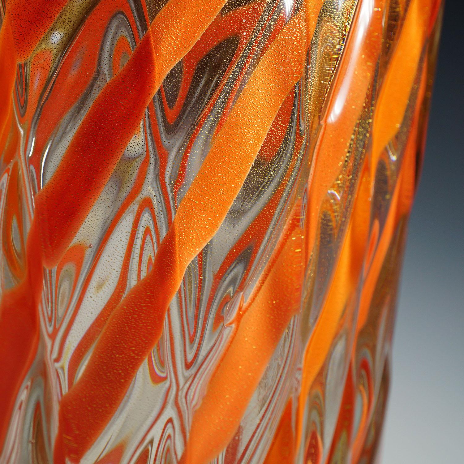 20th Century Alfredo Barbini Ribbed 'Corallo Oro' Vase, 1960s For Sale