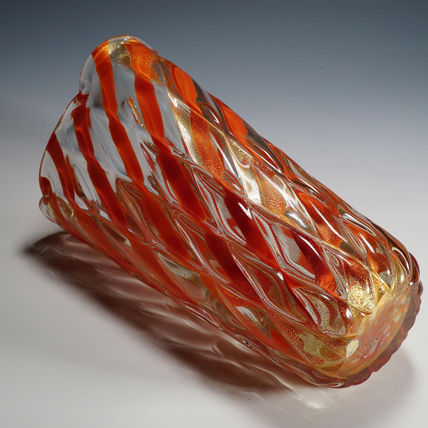 Art Glass Alfredo Barbini Ribbed 'Corallo Oro' Vase, 1960s For Sale