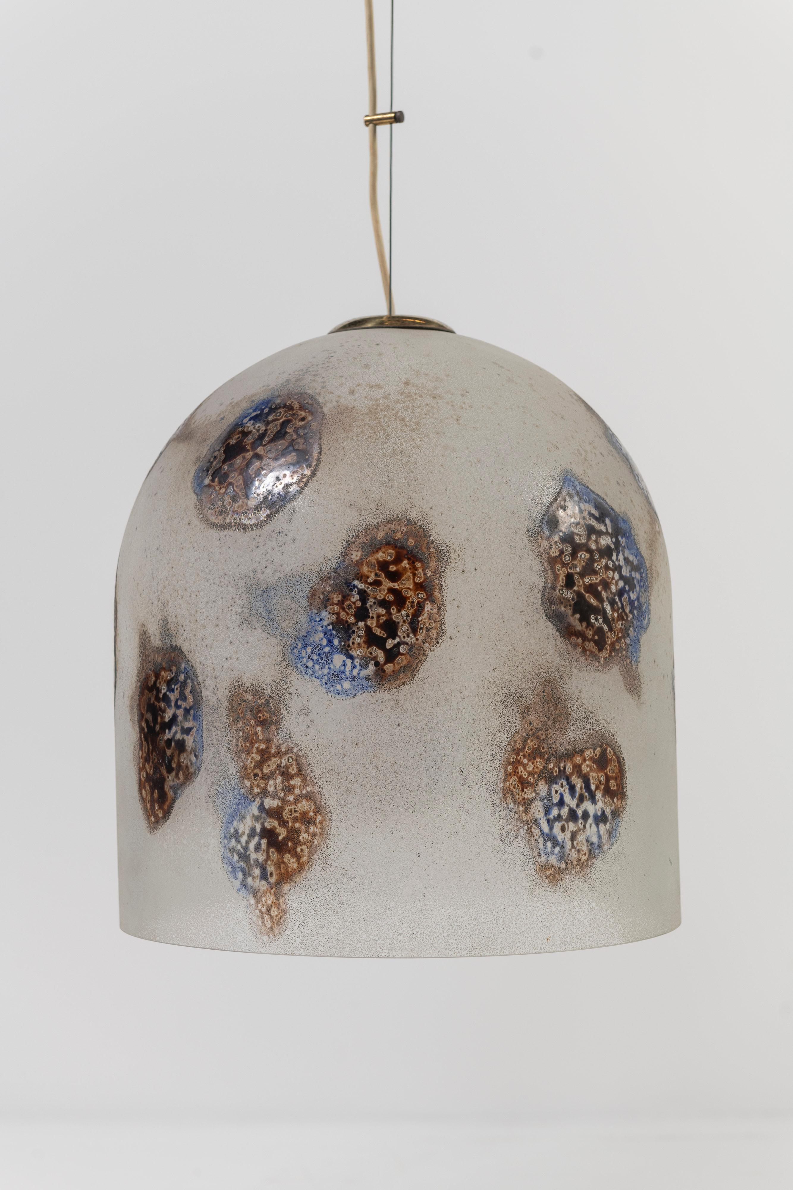 Unique Alfredo Barbini Scavo Glass Medusa Murano Pendant with Brass Canopy For Sale 3