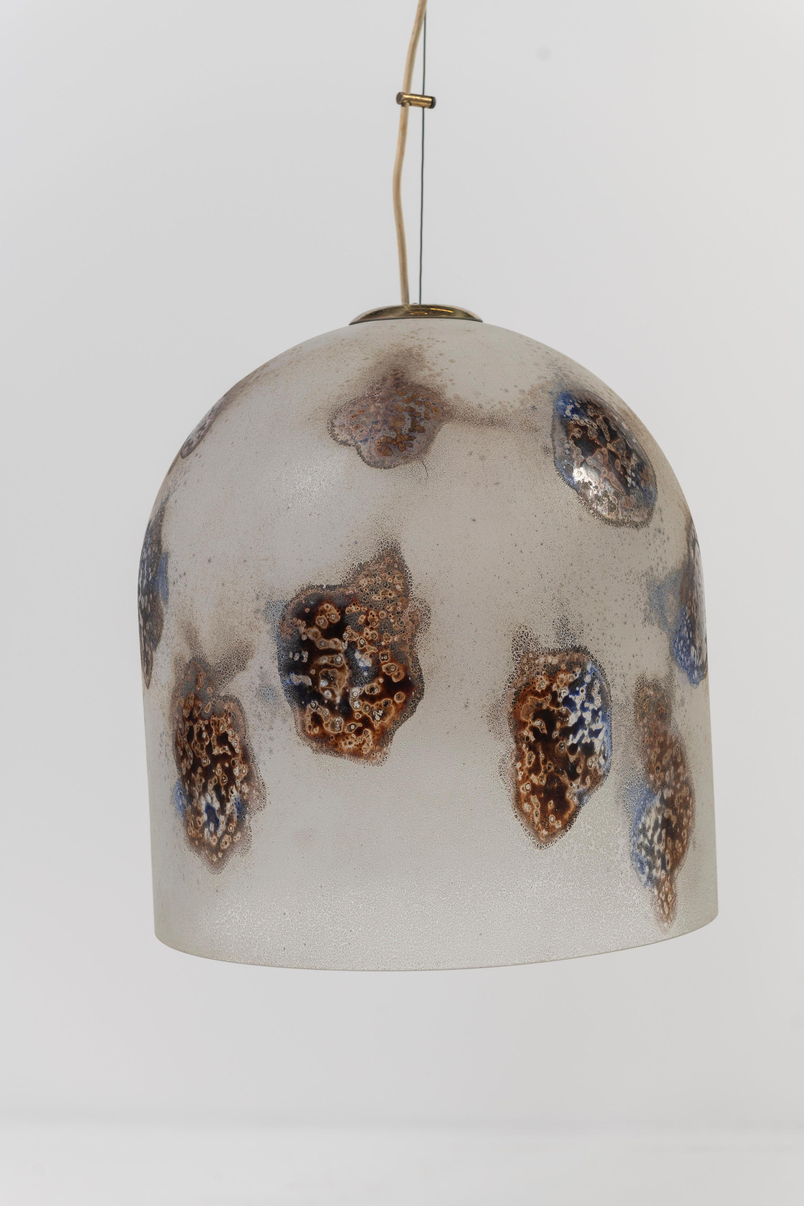 Unique Alfredo Barbini Scavo Glass Medusa Murano Pendant with Brass Canopy For Sale 4