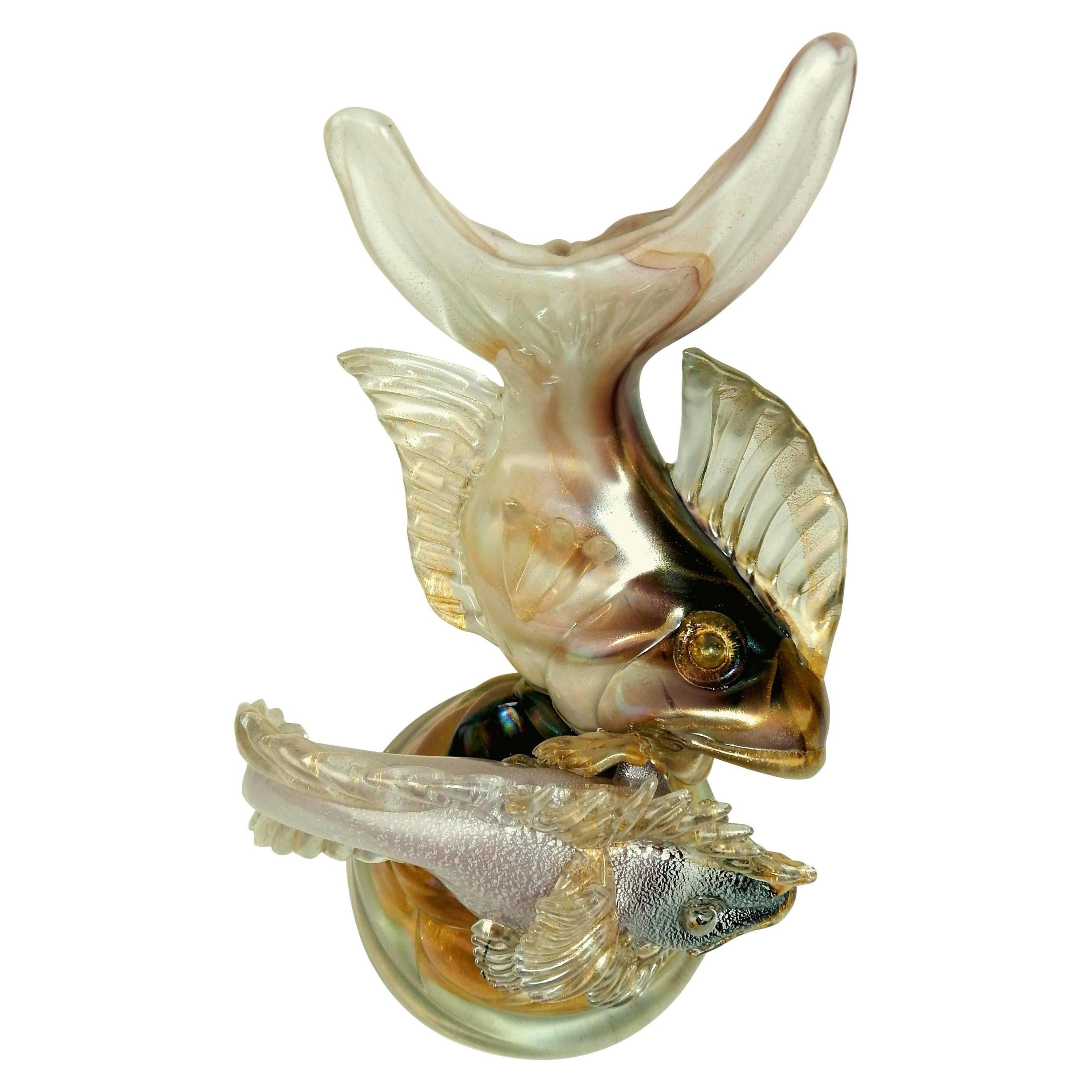 Figurative Sculpture de Alfredo Barbini - Vintage Italian Glass Escultura Doble Pez con Motas Doradas