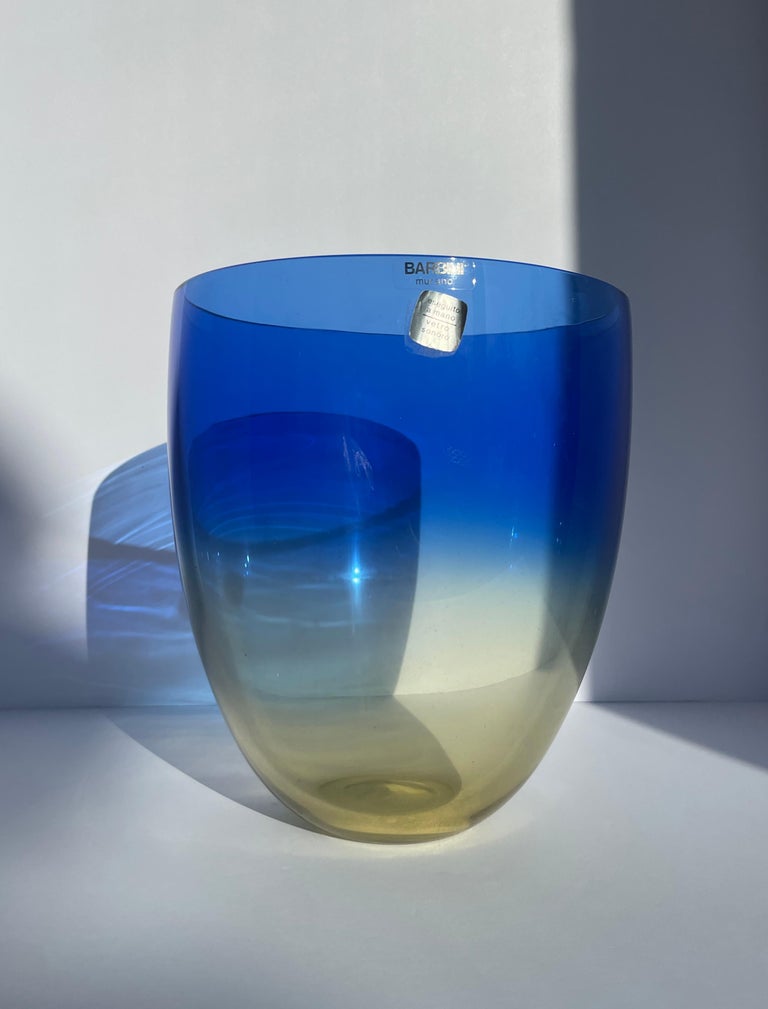 Alfredo Barbini Signed Bi-Color Murano Glass Vase 1970s For Sale
