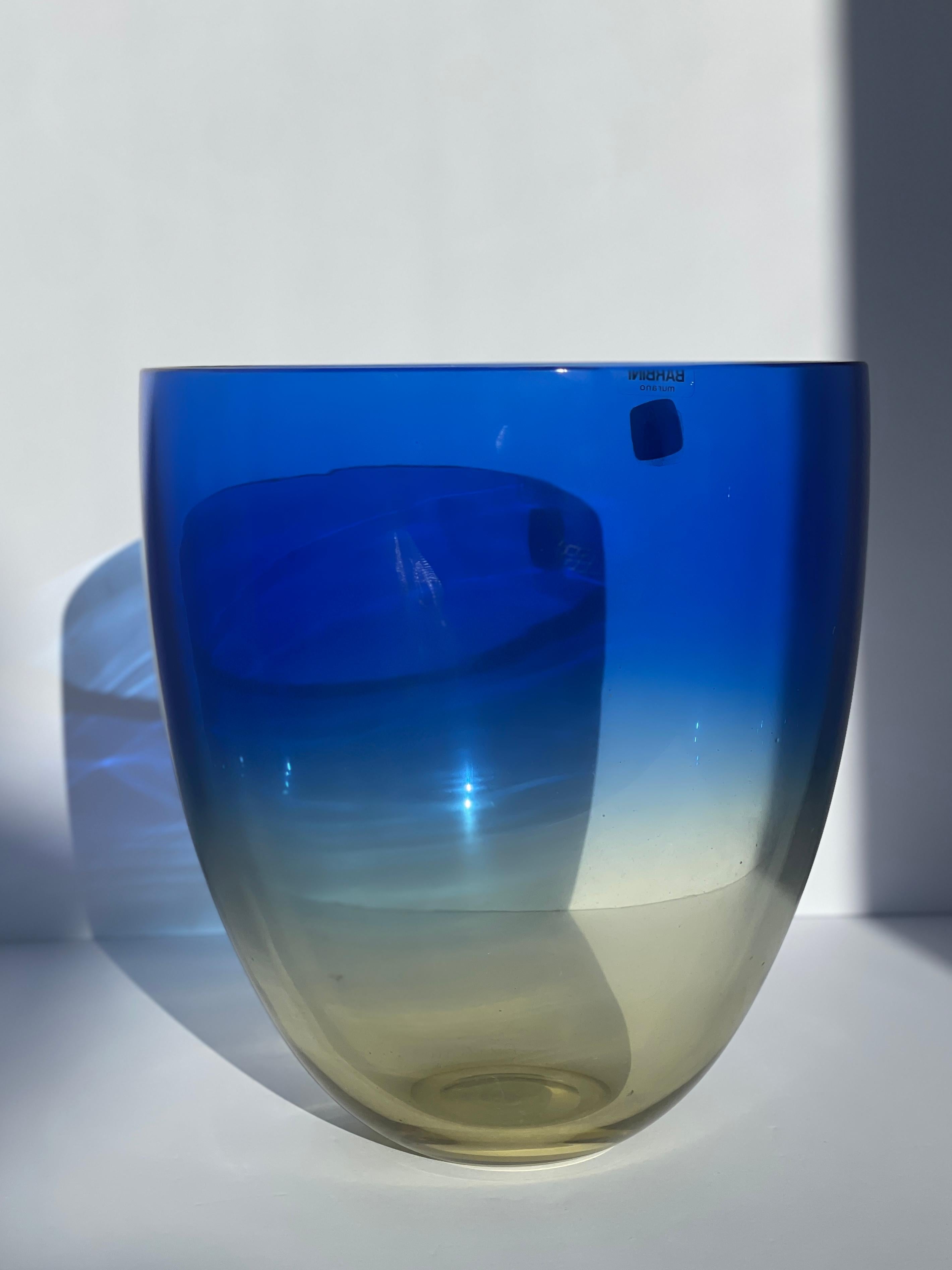 Alfredo Barbini Signiert Bi-Color Murano Glas Vase 1970er Jahre (Ende des 20. Jahrhunderts) im Angebot