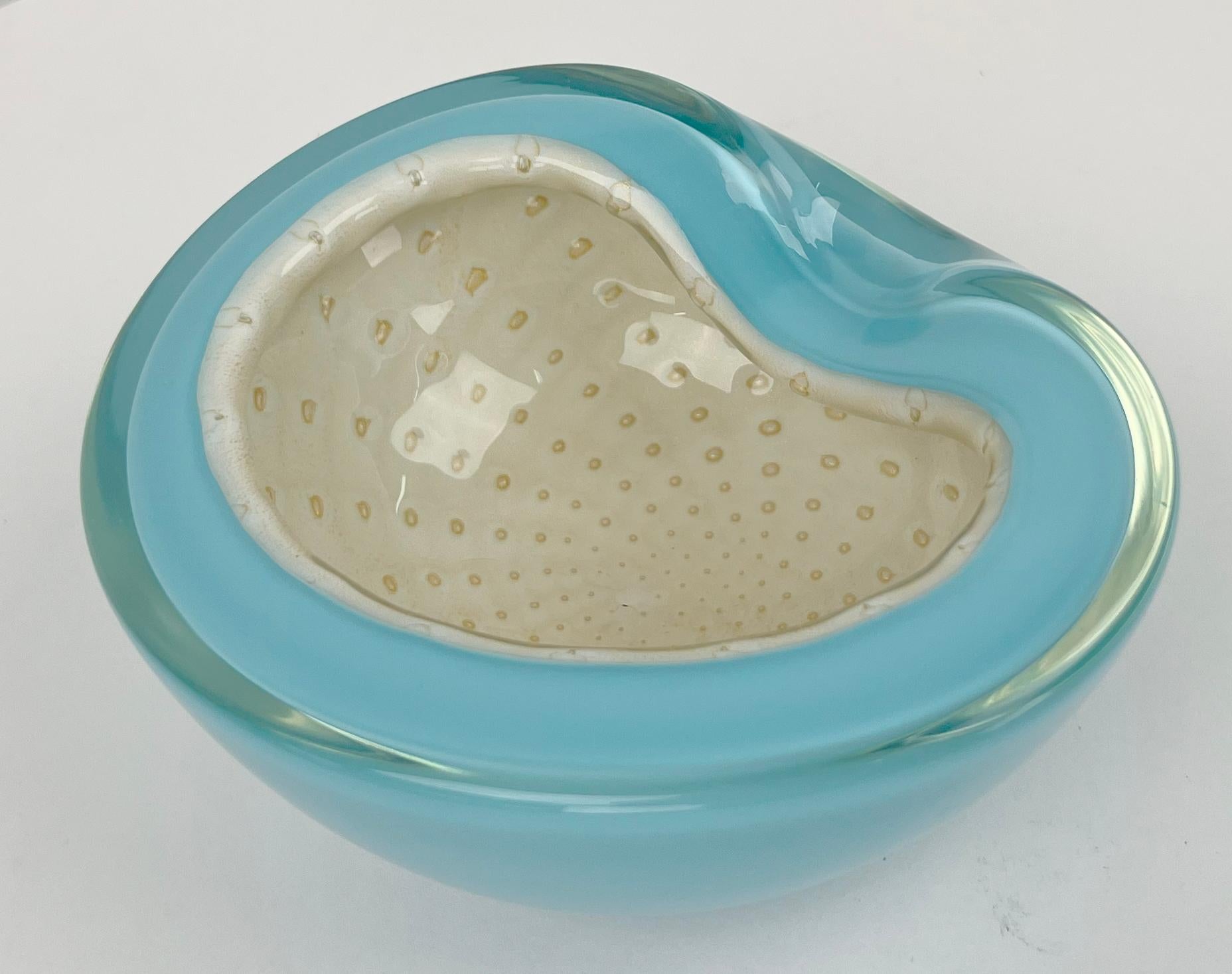 Alfredo Barbini Cuenco de Murano Glass Sommerso con Bullicante y Motas Polveri Doradas Hecho a mano en venta
