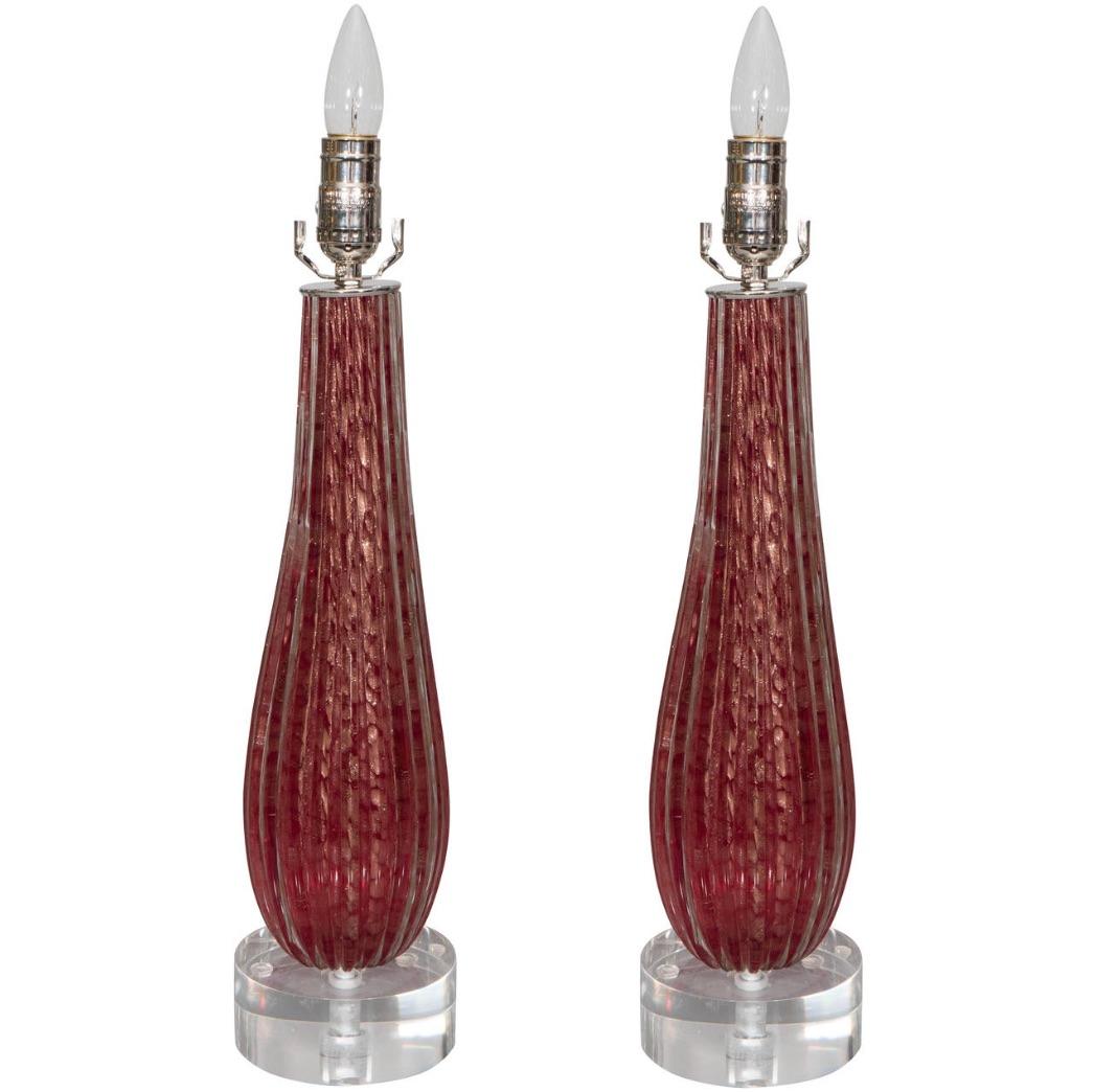 Single ribbed Murano red glass lamp with gold leaf speckled bullicante (controlled bubbles) in the manner of Alfredo Barbini.  Acrylic base added by Venfield.  

​​​​​​​Italy, 1950s.

Lampshades not included.

Dimensions:
Diameter: 7 inches
Height: