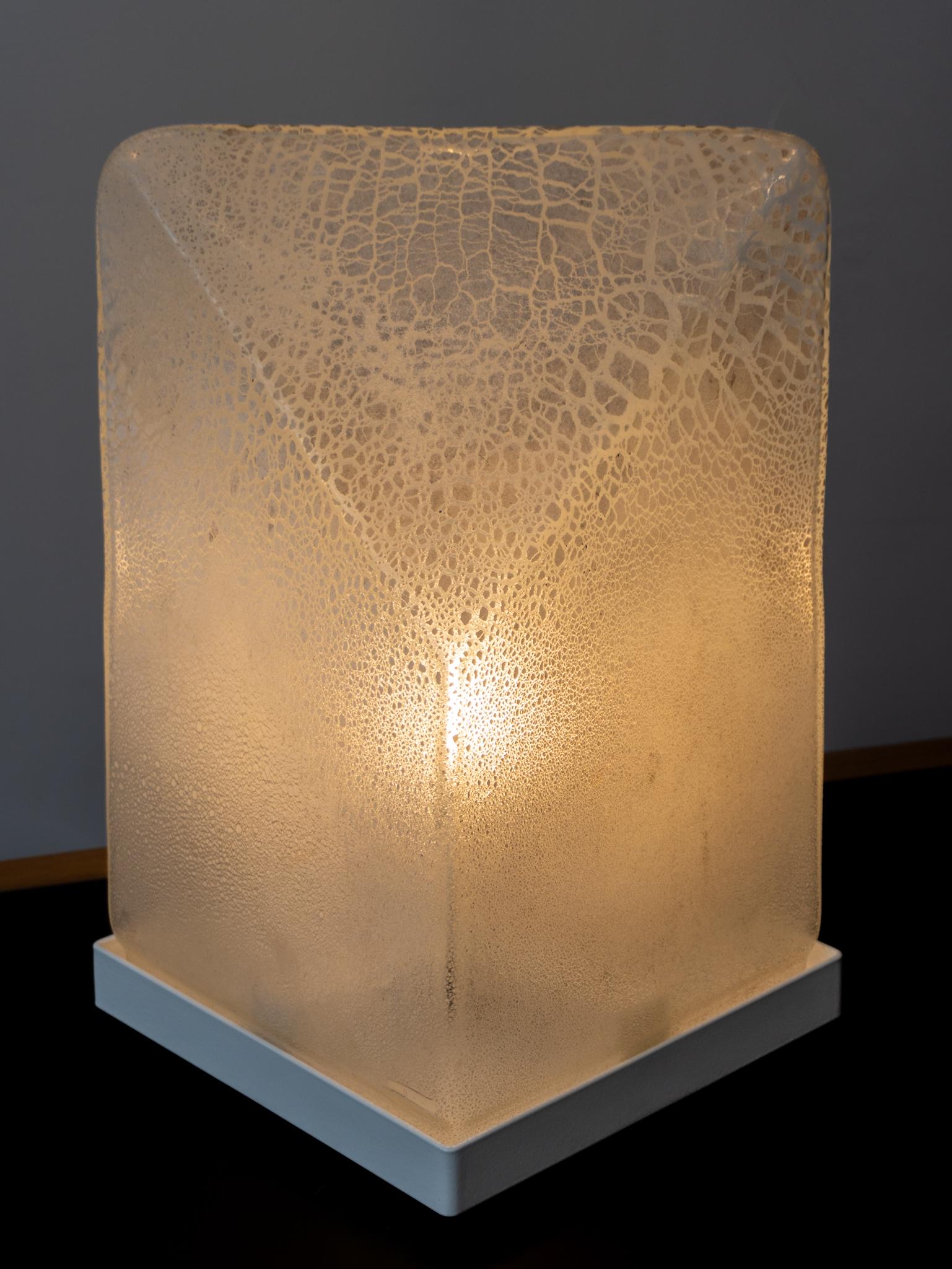 Lampe de bureau Alfredo Barbini en verre de Murano soufflé à la main au design géométrique Scavo en vente 10