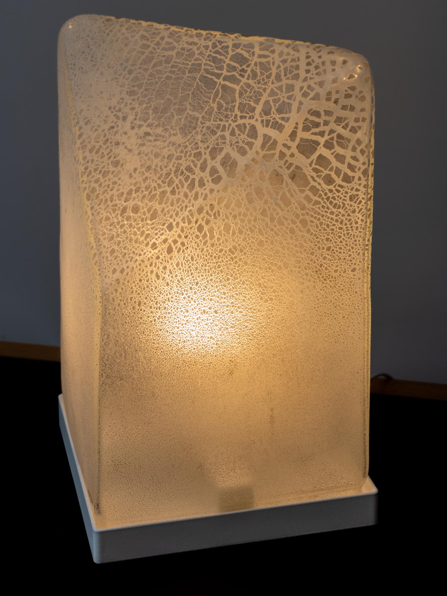 Lampe de bureau Alfredo Barbini en verre de Murano soufflé à la main au design géométrique Scavo en vente 11