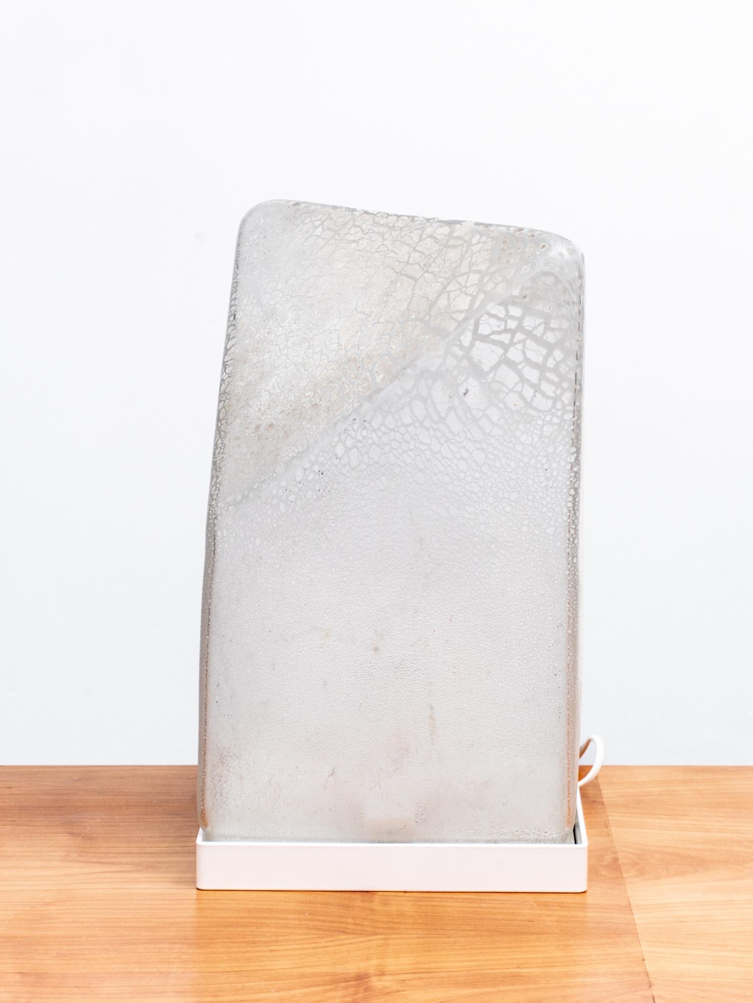 Métal Lampe de bureau Alfredo Barbini en verre de Murano soufflé à la main au design géométrique Scavo en vente
