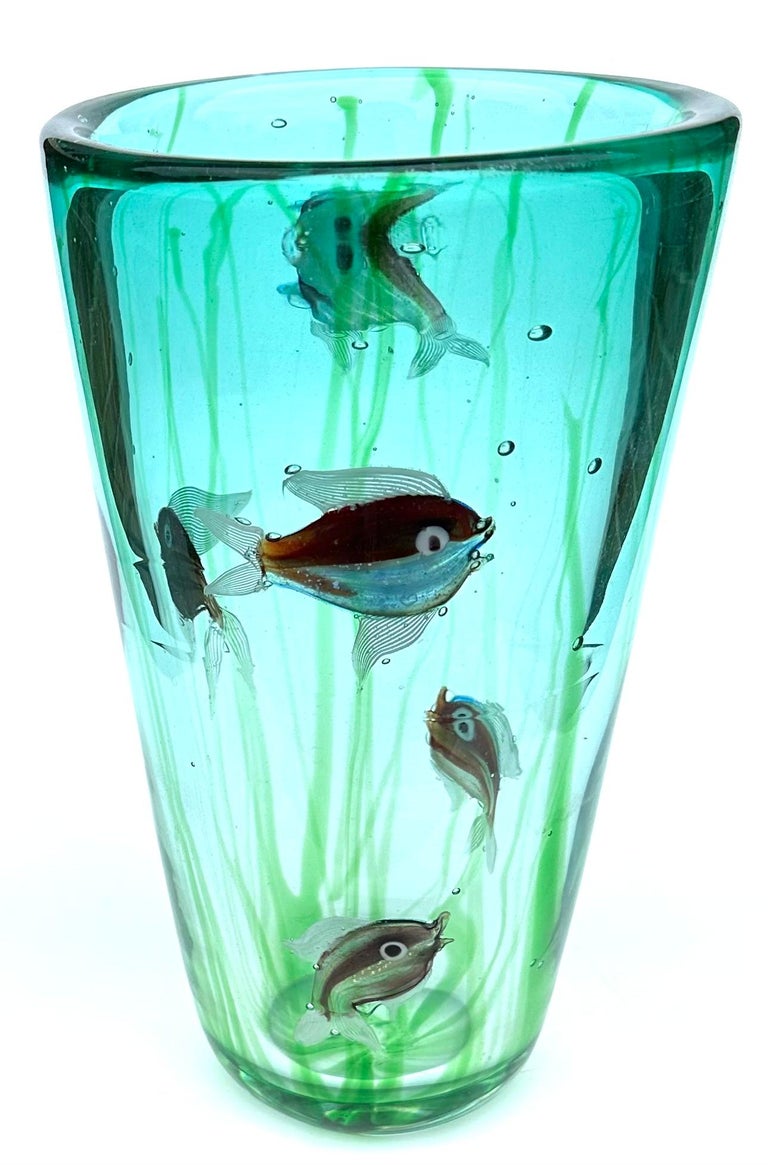 Alfredo Barbini Vibrant Large Murano Aquarium Vase with fish circa
