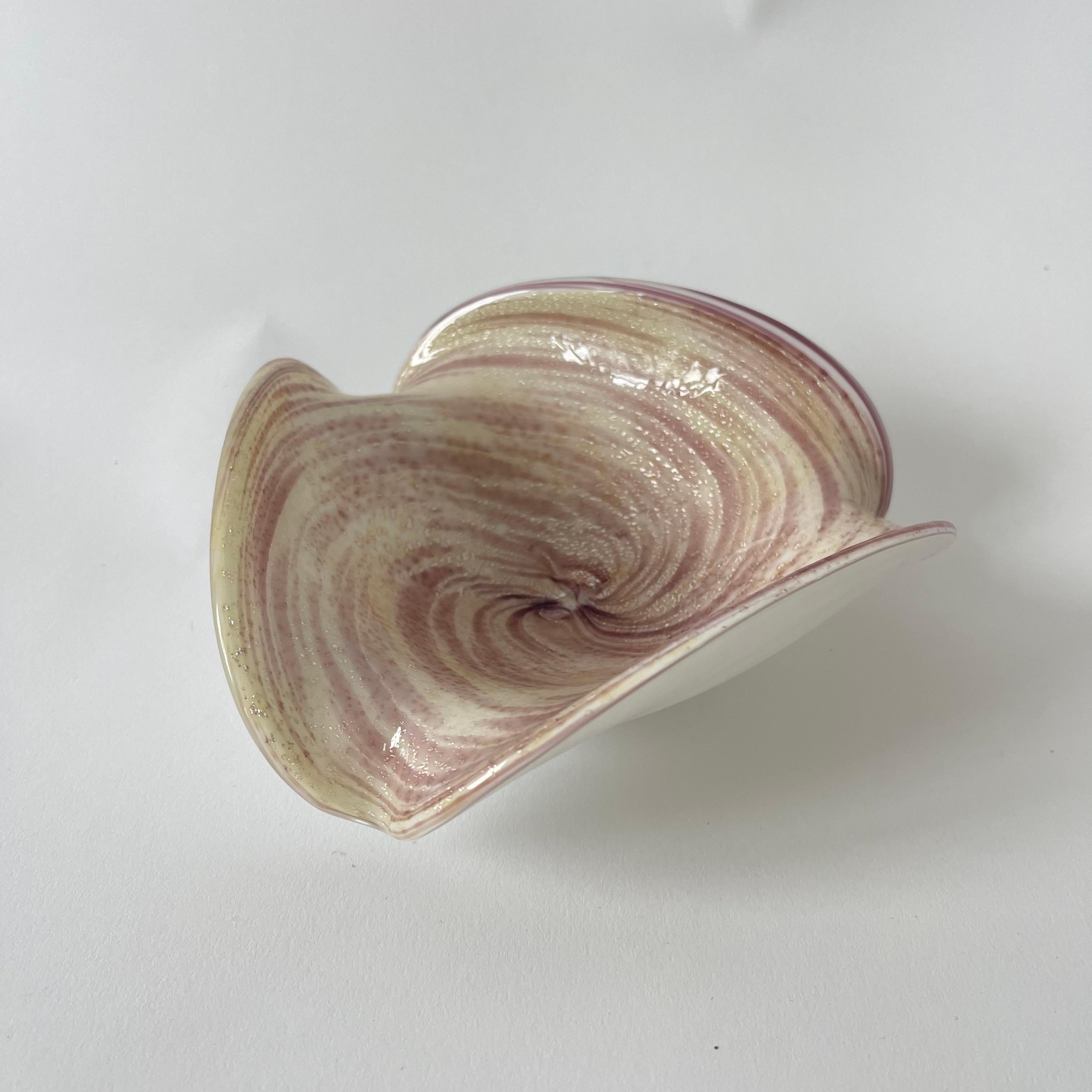 Alfredo Barbini Violet and Gold Murano Glass Dish Bowl or Ashtray, Italy, 1960s In Good Condition For Sale In Miami, FL