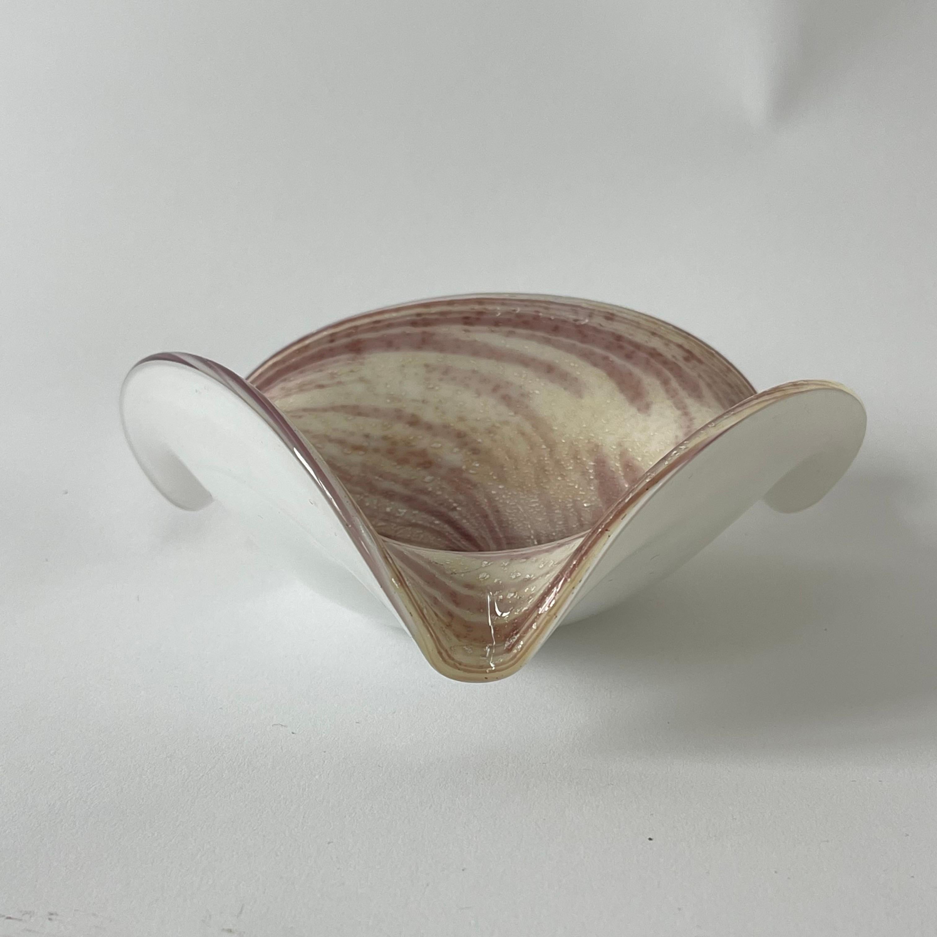 20th Century Alfredo Barbini Violet and Gold Murano Glass Dish Bowl or Ashtray, Italy, 1960s For Sale
