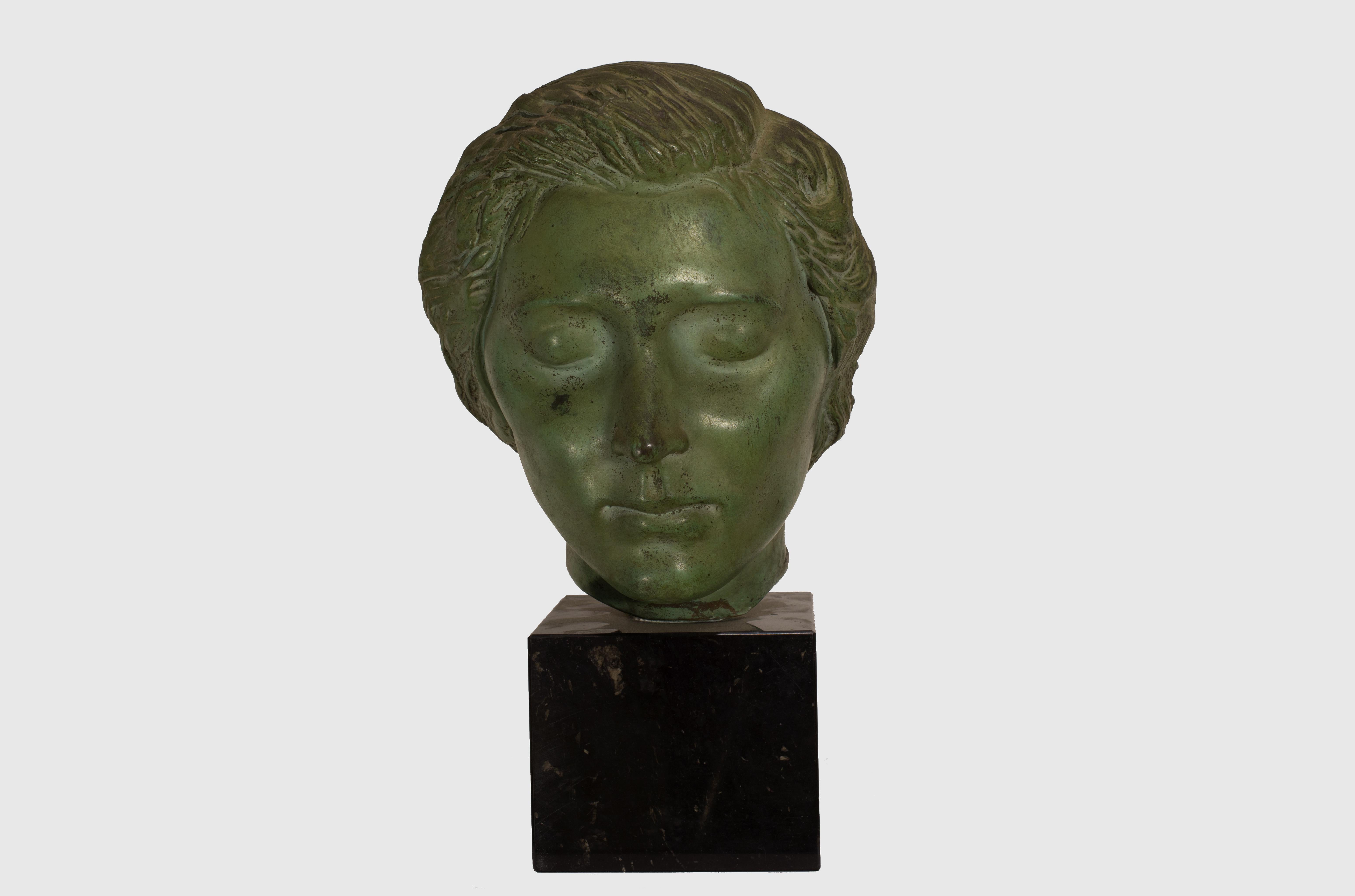 Female face - Sculpture by Alfredo Biagini