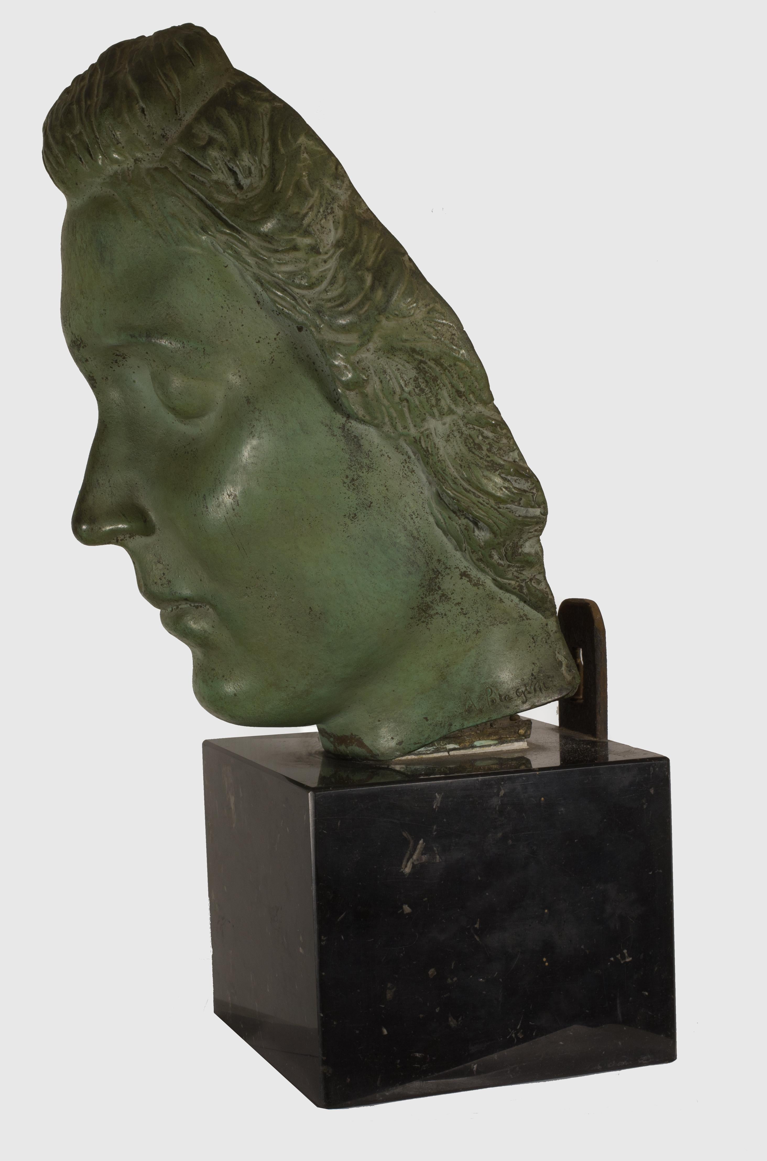 Female face - Gold Figurative Sculpture by Alfredo Biagini