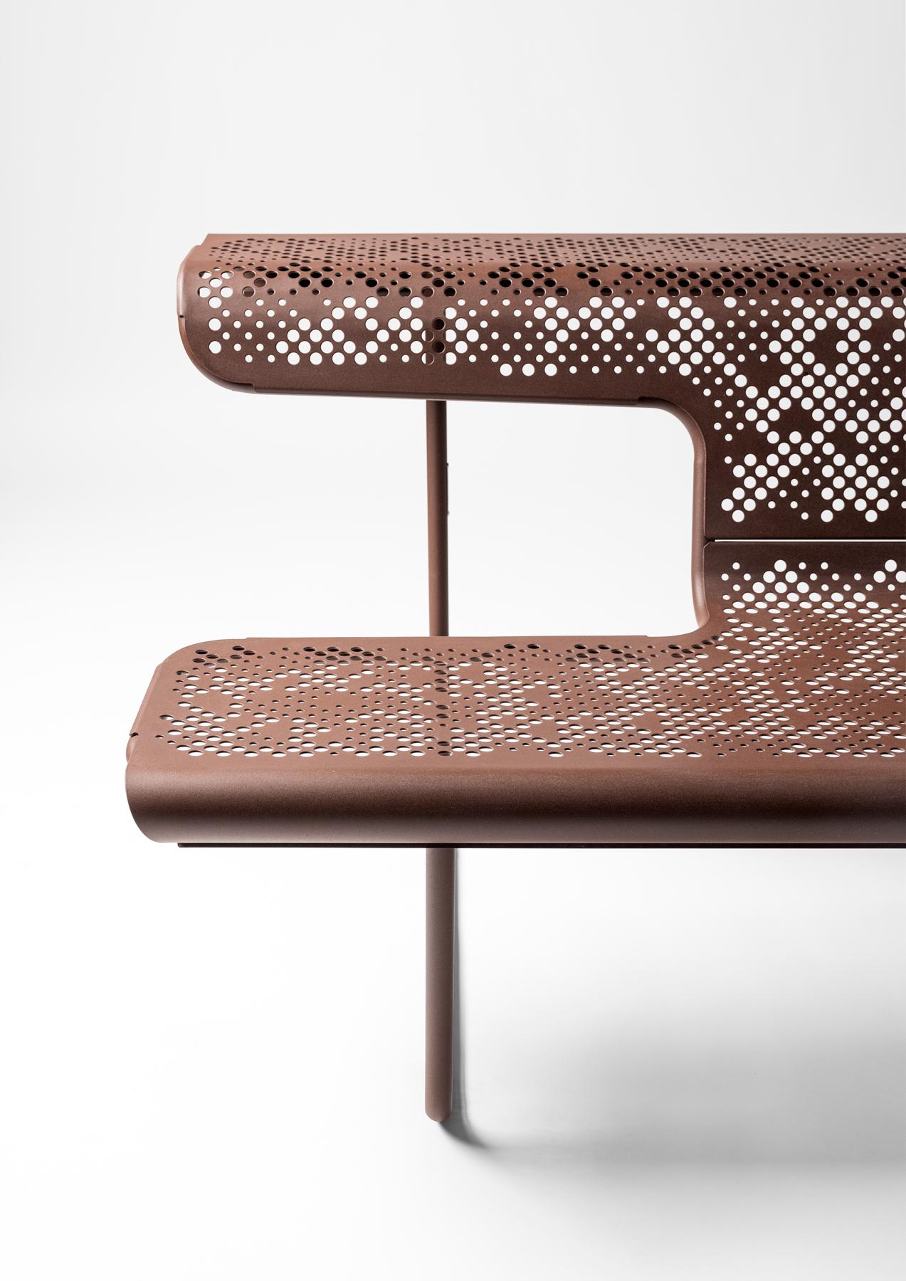 Interior and exterior bench designed by Alfredo Häberli.
Manufactured by BD Barcelona (Spain).

Steel tube legs and perforated steel sheet seats with a cataphoresis covering and painted with a polyester resin, in either bronze or silver grey.

Here