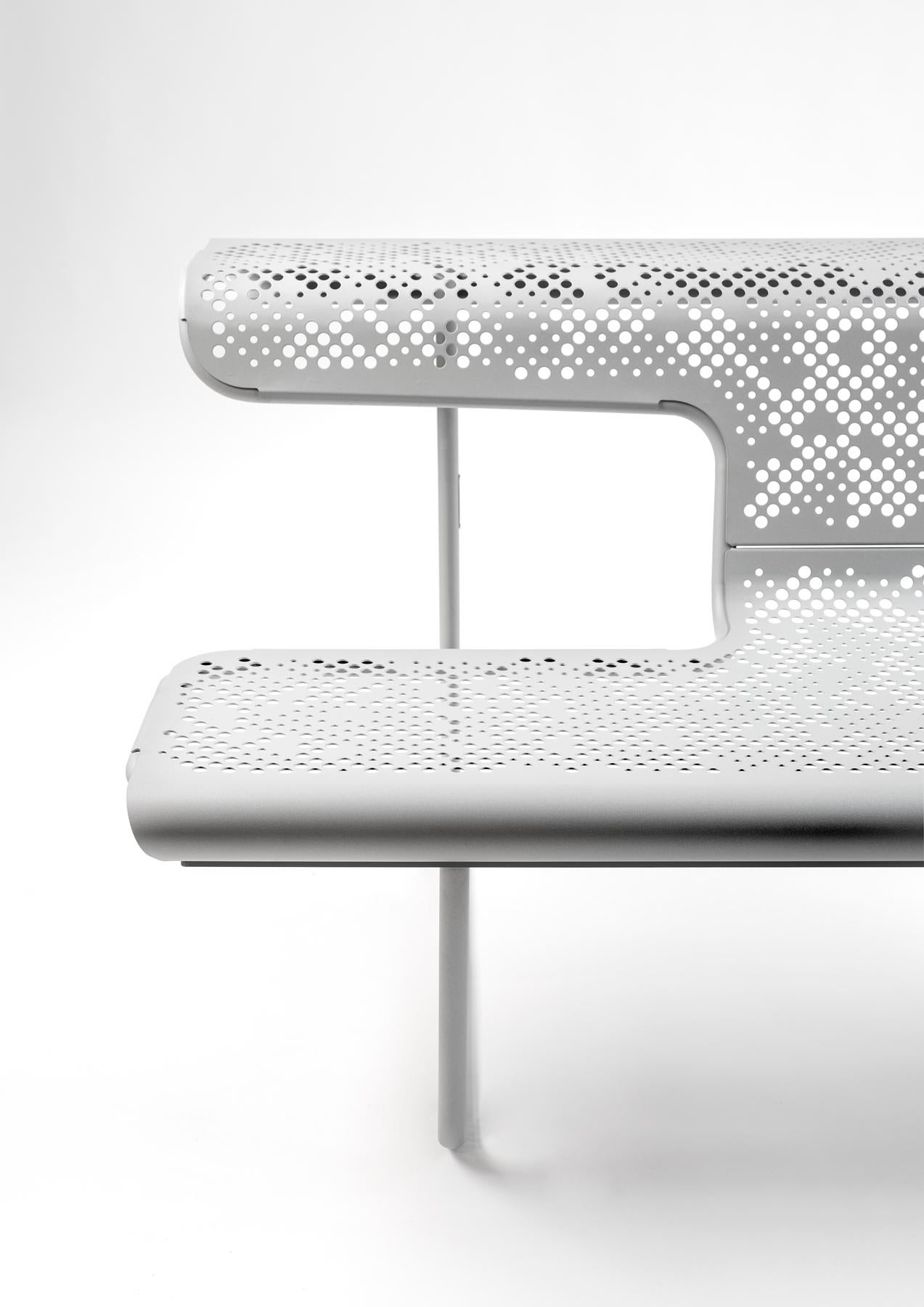 Interior and exterior bench designed by Alfredo Häberli.
Manufactured by BD Barcelona (Spain).

Steel tube legs and perforated steel sheet seats with a cataphoresis covering and painted with a polyester resin, in either bronze or silver