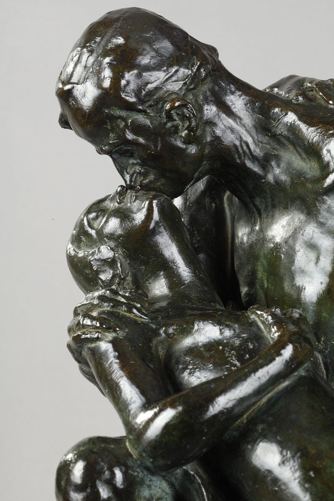 The Kiss - Sculpture by Alfredo Pina