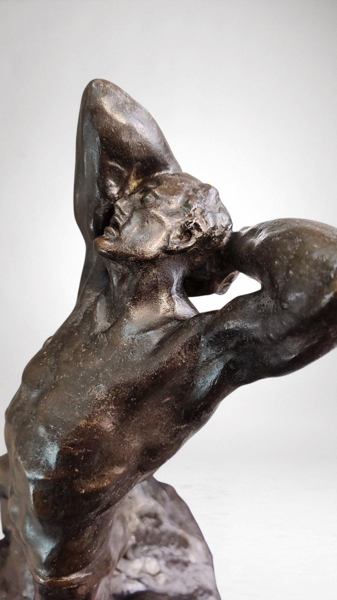 Extreme Effort - Powerful Bronze Sculpture by Alfredo Pina (1883-1966) For Sale 6