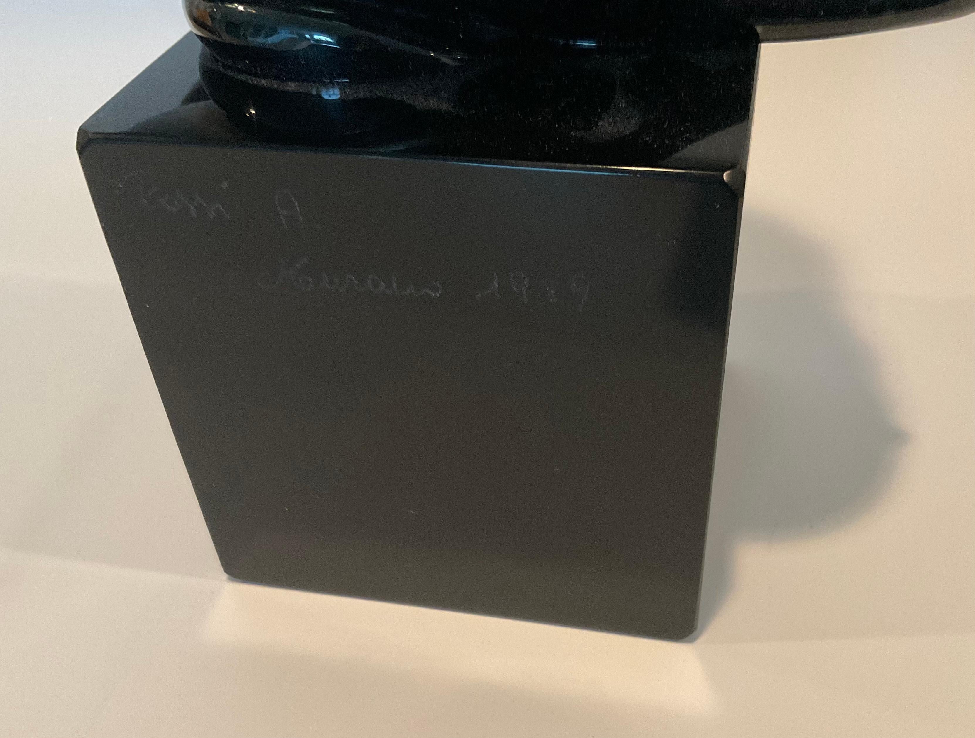 Fine XX secolo Alfredo Rossi Scultura femminile in vetro nero di Murano firmata e datata Irredescente in vendita