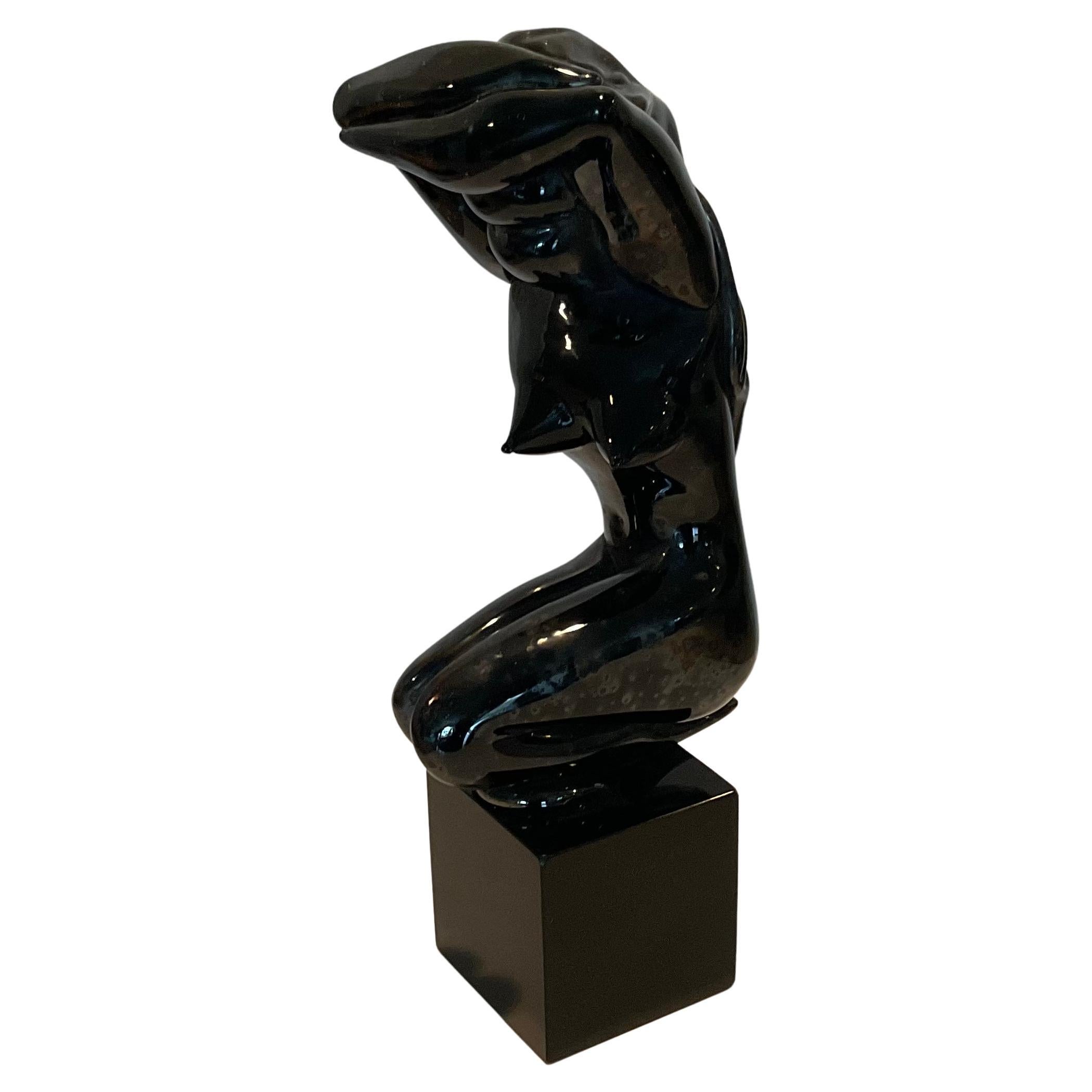 Sculpture féminine en verre noir irisé d'Alfredo Rossi, signée et datée 