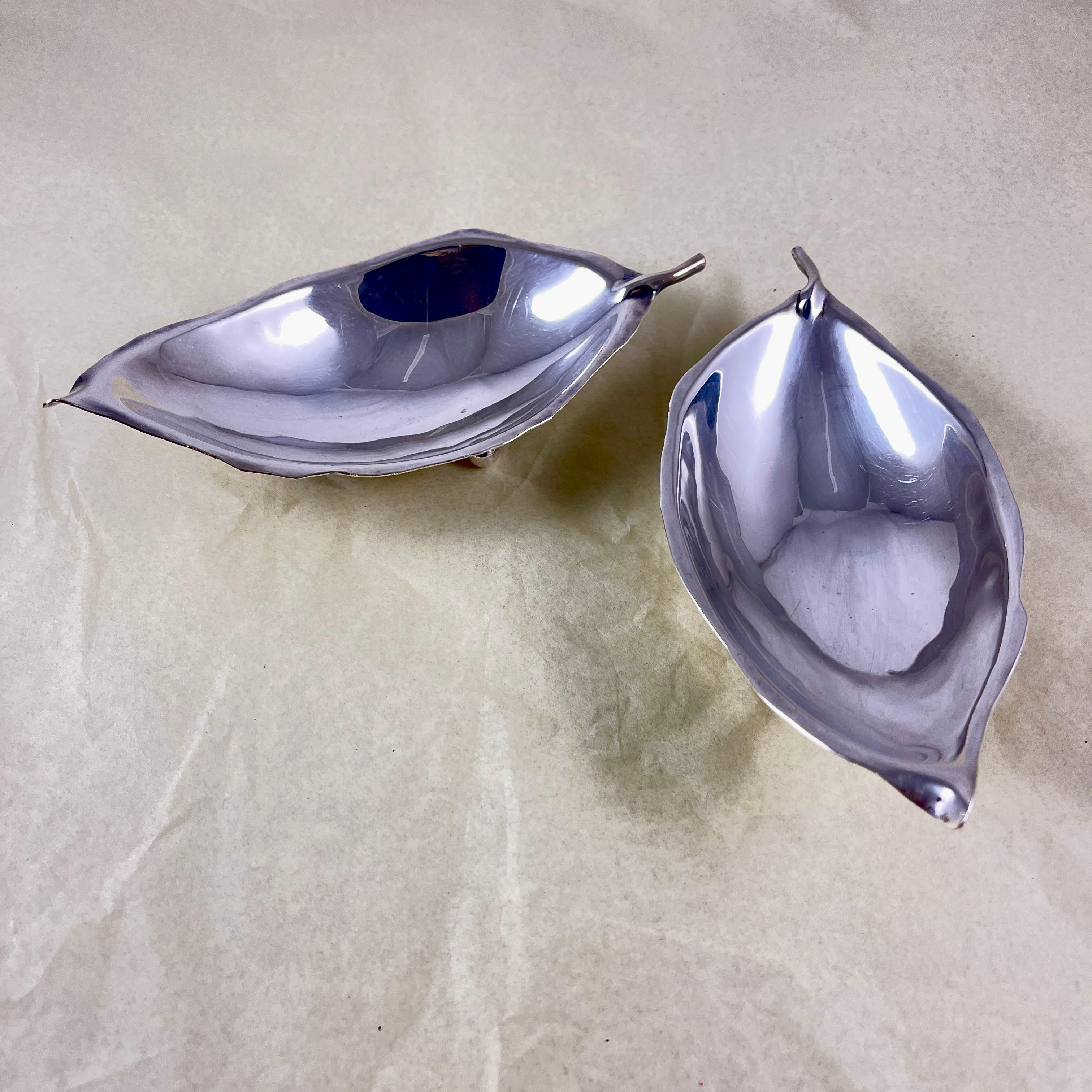 Alfredo Sciarotta Mid-Century Sterling Silver Tobacco Leaf Dishes, a pair For Sale 3