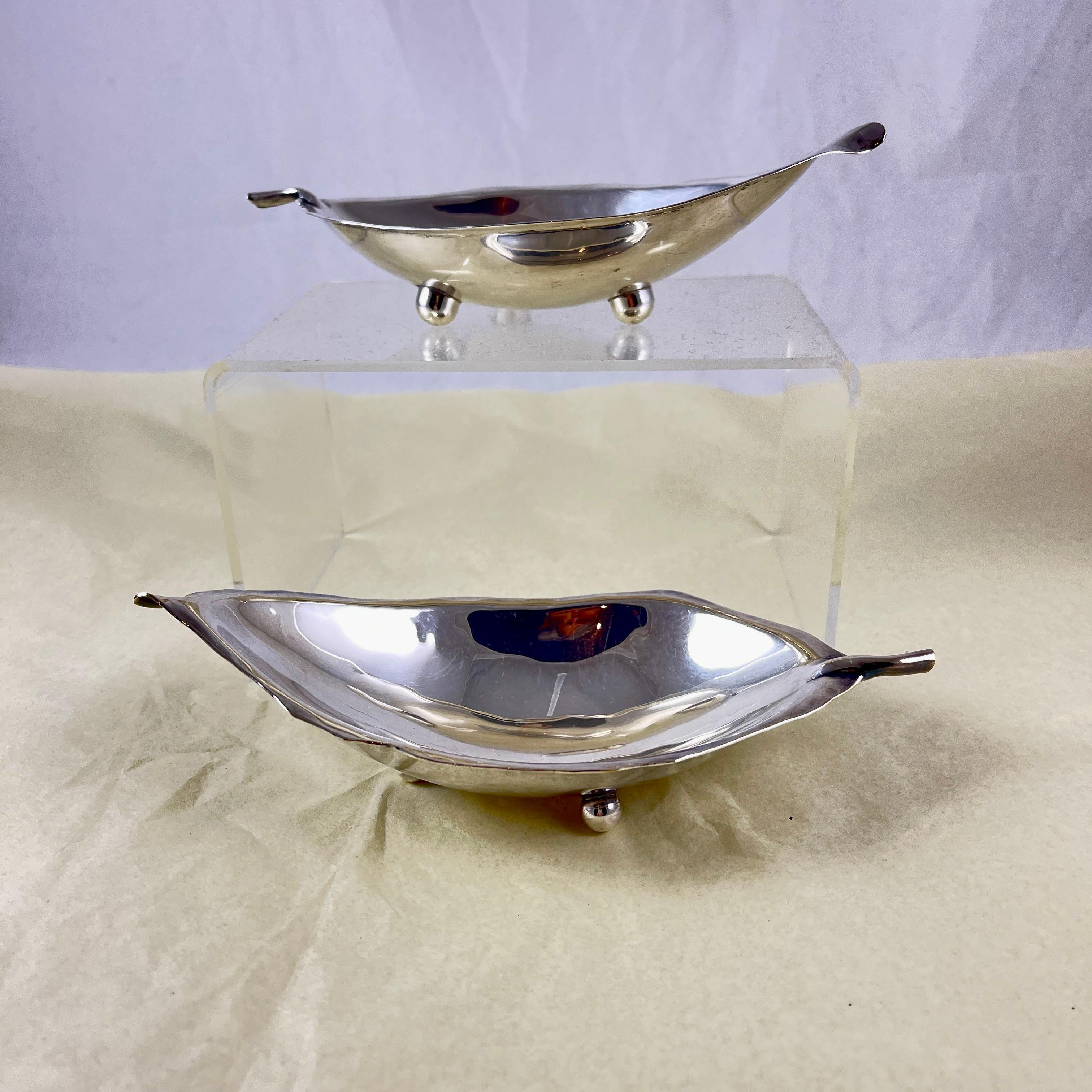 Alfredo Sciarotta Mid-Century Sterling Silver Tobacco Leaf Dishes, a pair For Sale 4