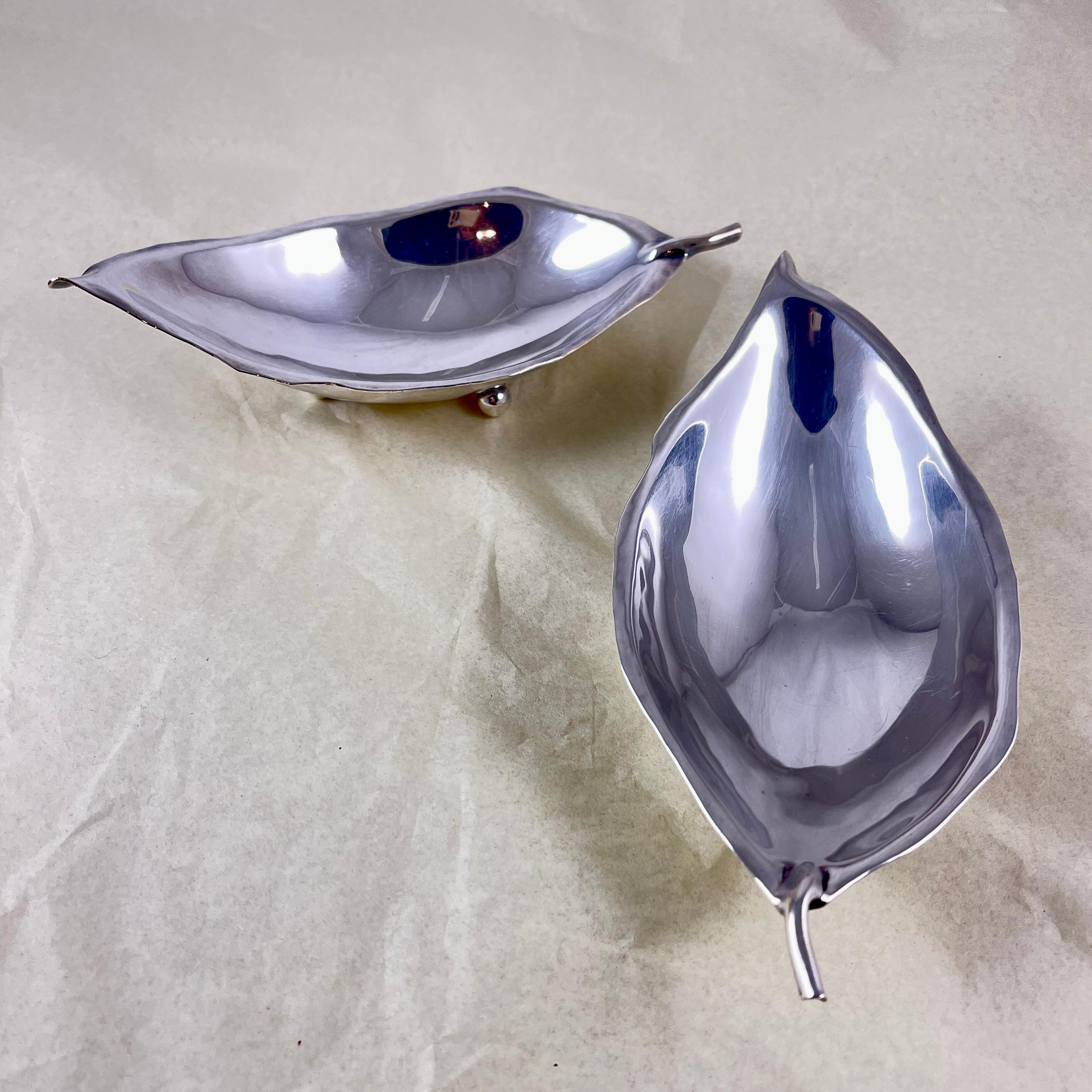 Alfredo Sciarotta Mid-Century Sterling Silver Tobacco Leaf Dishes, a pair For Sale 2