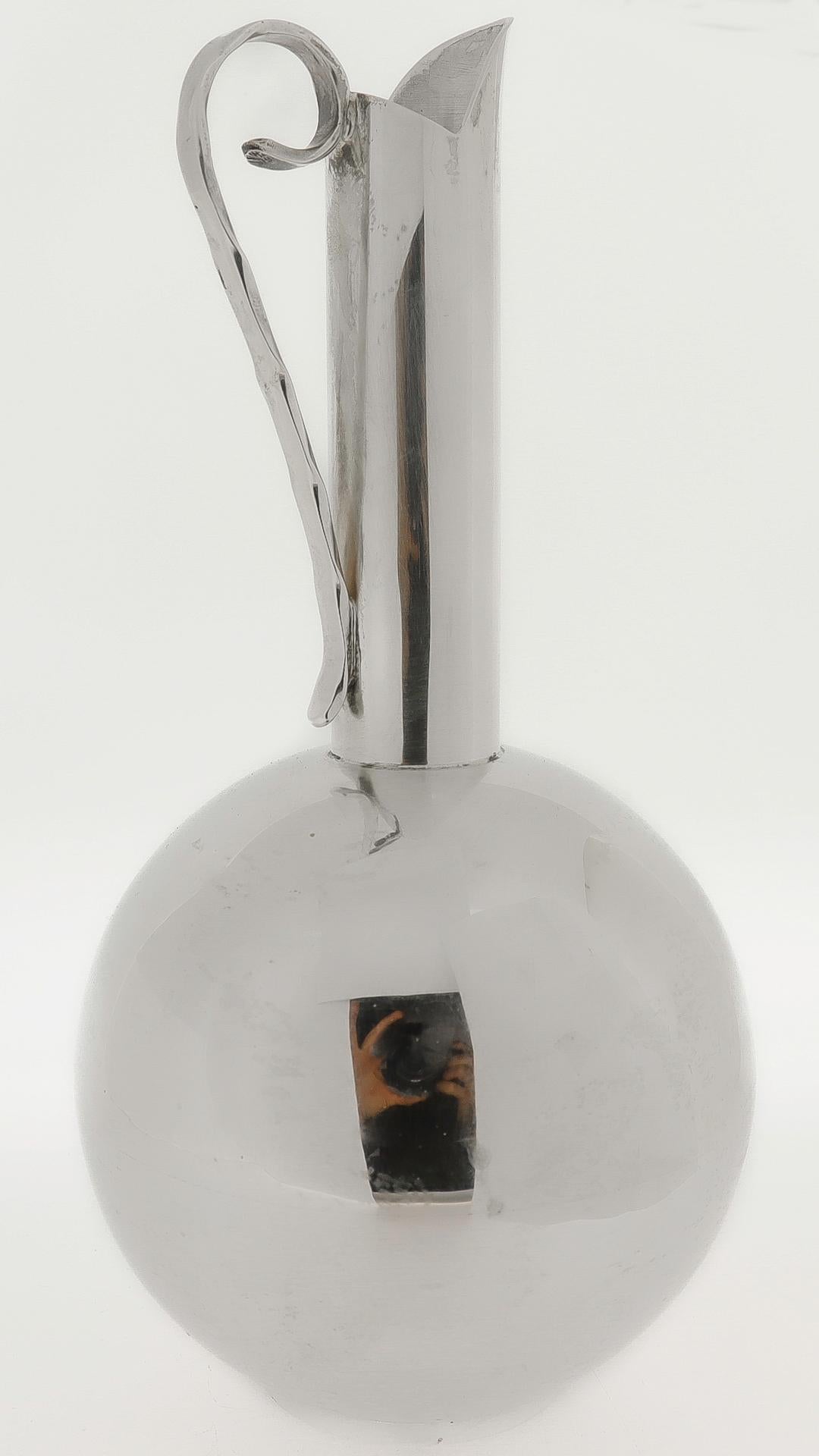Modernista Alfredo Sciarrotta Brocca piccola d'argento in stile modernista fatta a mano A. Silver in vendita