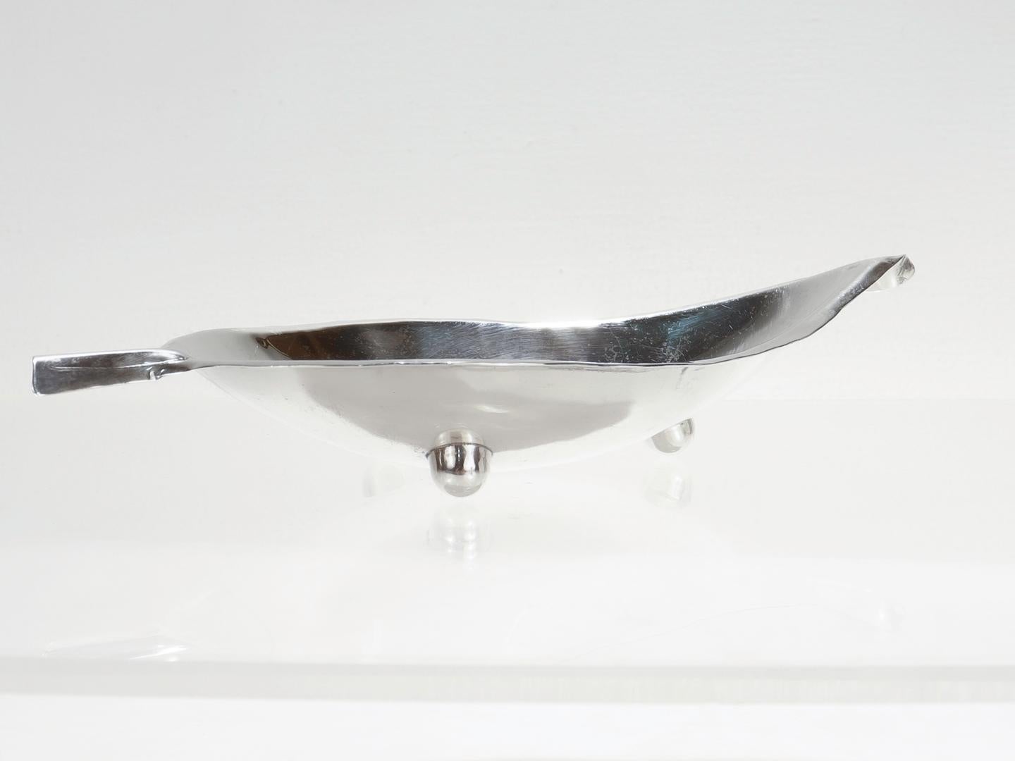 Alfredo Sciarrotta Modernist Mid-Century Handmade Sterling Silver Leaf Bowl For Sale 3
