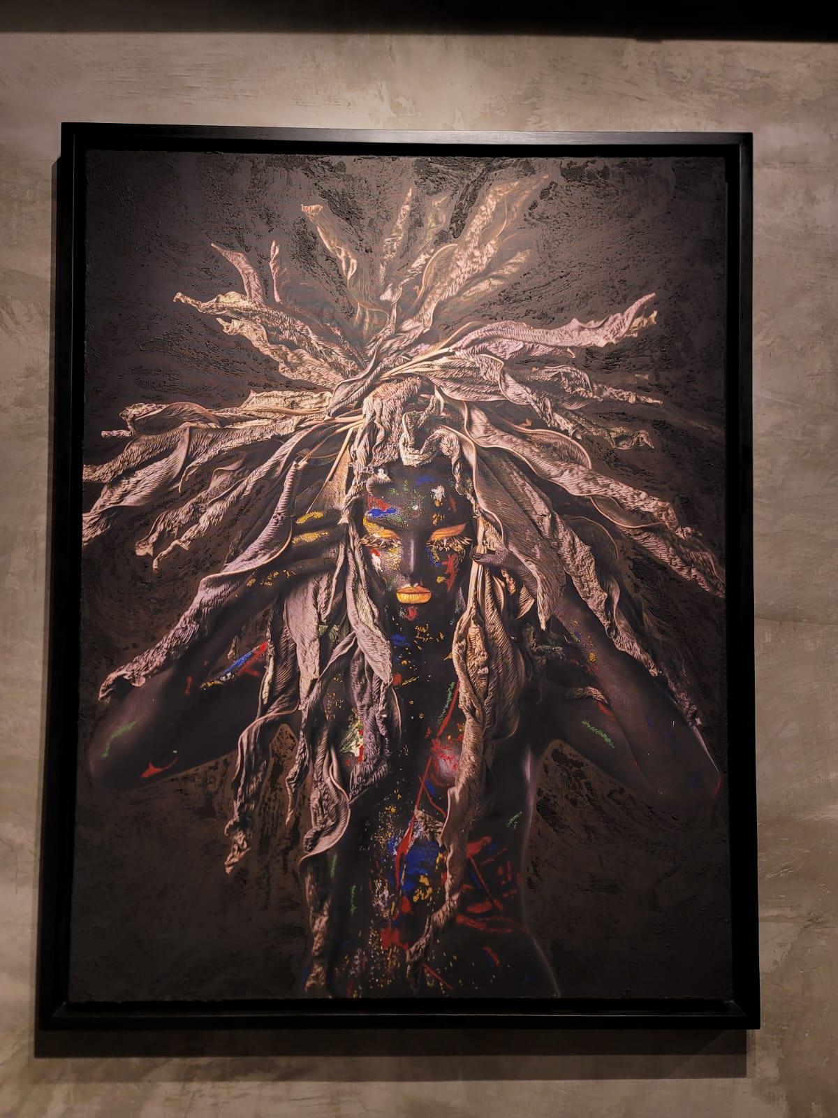 Alfredo Sánchez  Figurative Photograph – Artemis, Eine Jägerin