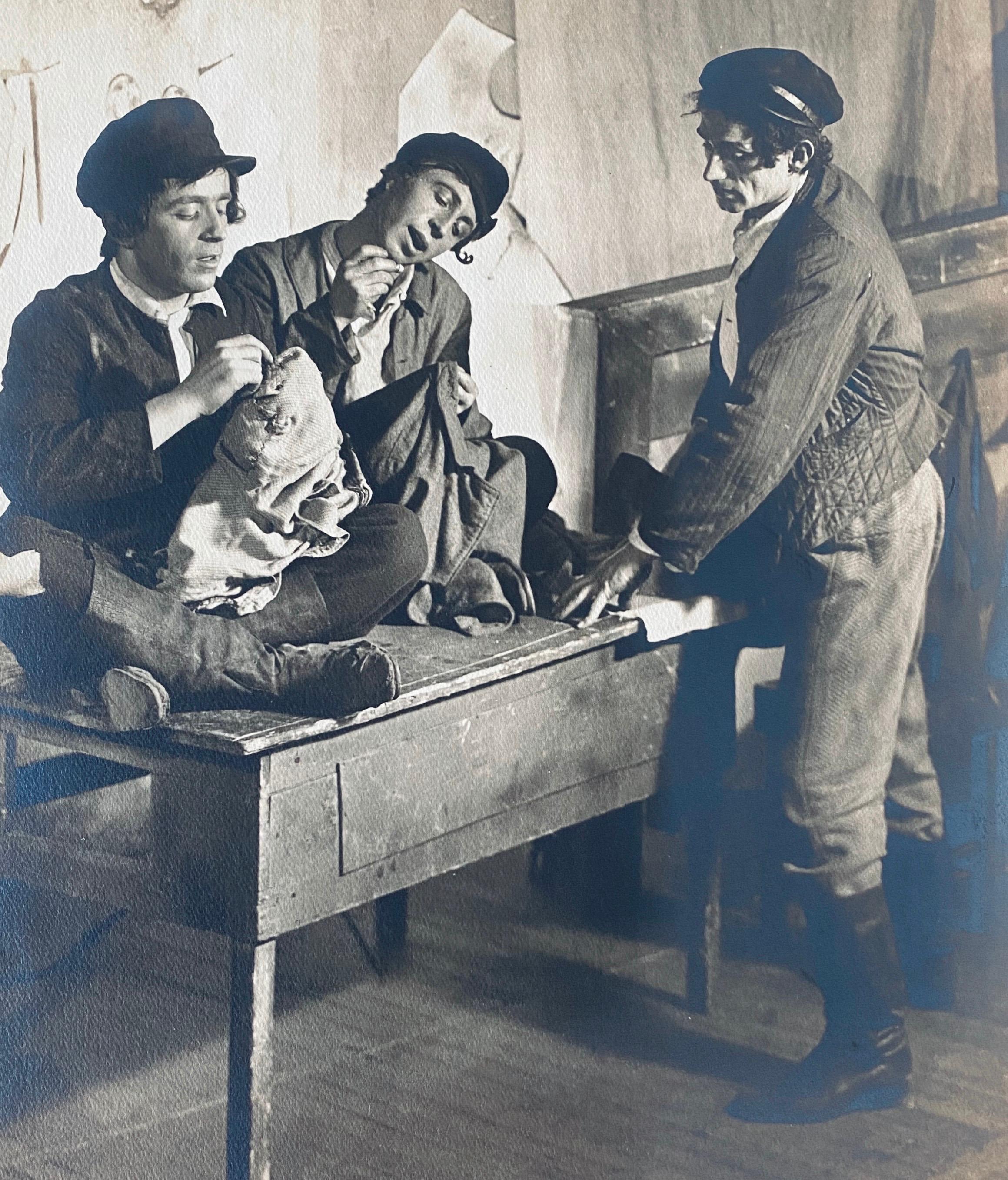 Alfredo Valente (1899-1973) è stato un fotografo americano di origine italiana noto per la sua prolifica carriera di cronista del teatro di Broadway. An He è accreditato anche come cantante, pittore, collezionista d'arte, mercante e amministratore
