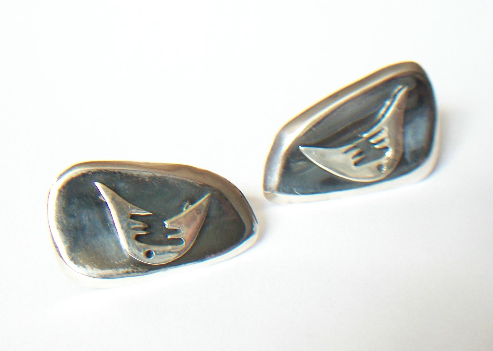 ALFREDO VILLASANA – Modernistische Ohrringe aus Sterlingsilber – Mexiko – ca. 1950er Jahre im Zustand „Gut“ im Angebot in Chatham, CA