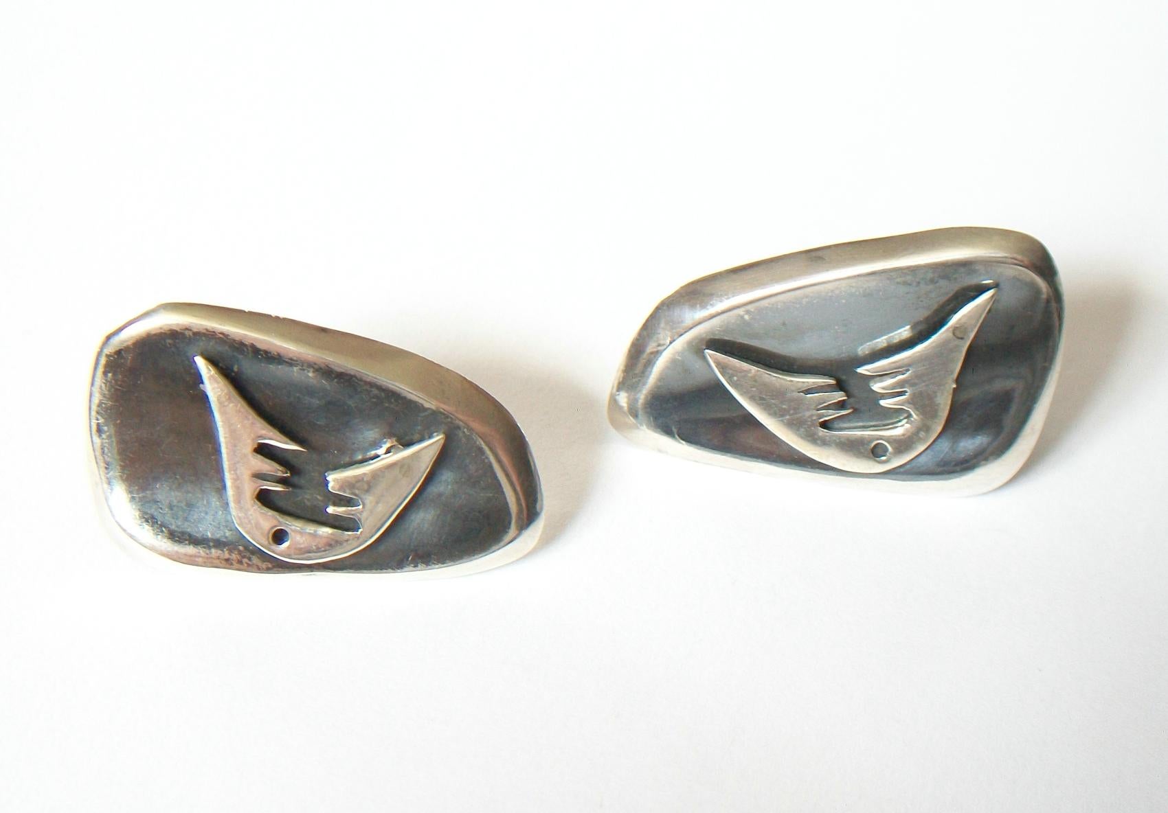 ALFREDO VILLASANA - Modernist Sterling Silver Earrings - Mexico - Circa 1950's In Good Condition For Sale In Chatham, CA