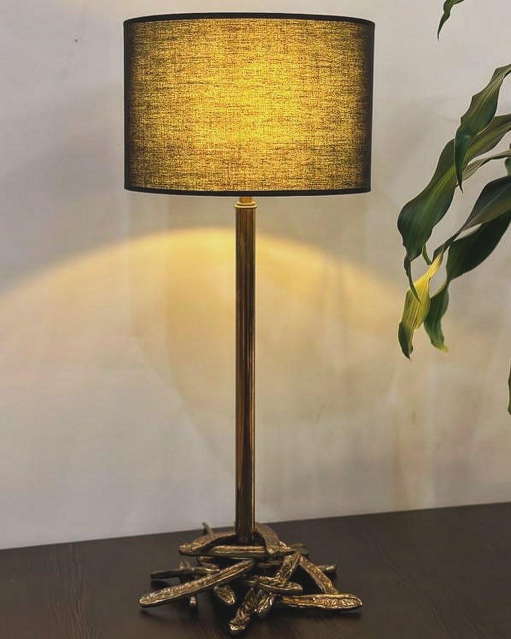 Mid-Century Modern Lampe de table Algarobba  - Lampe à poser en laiton en vente