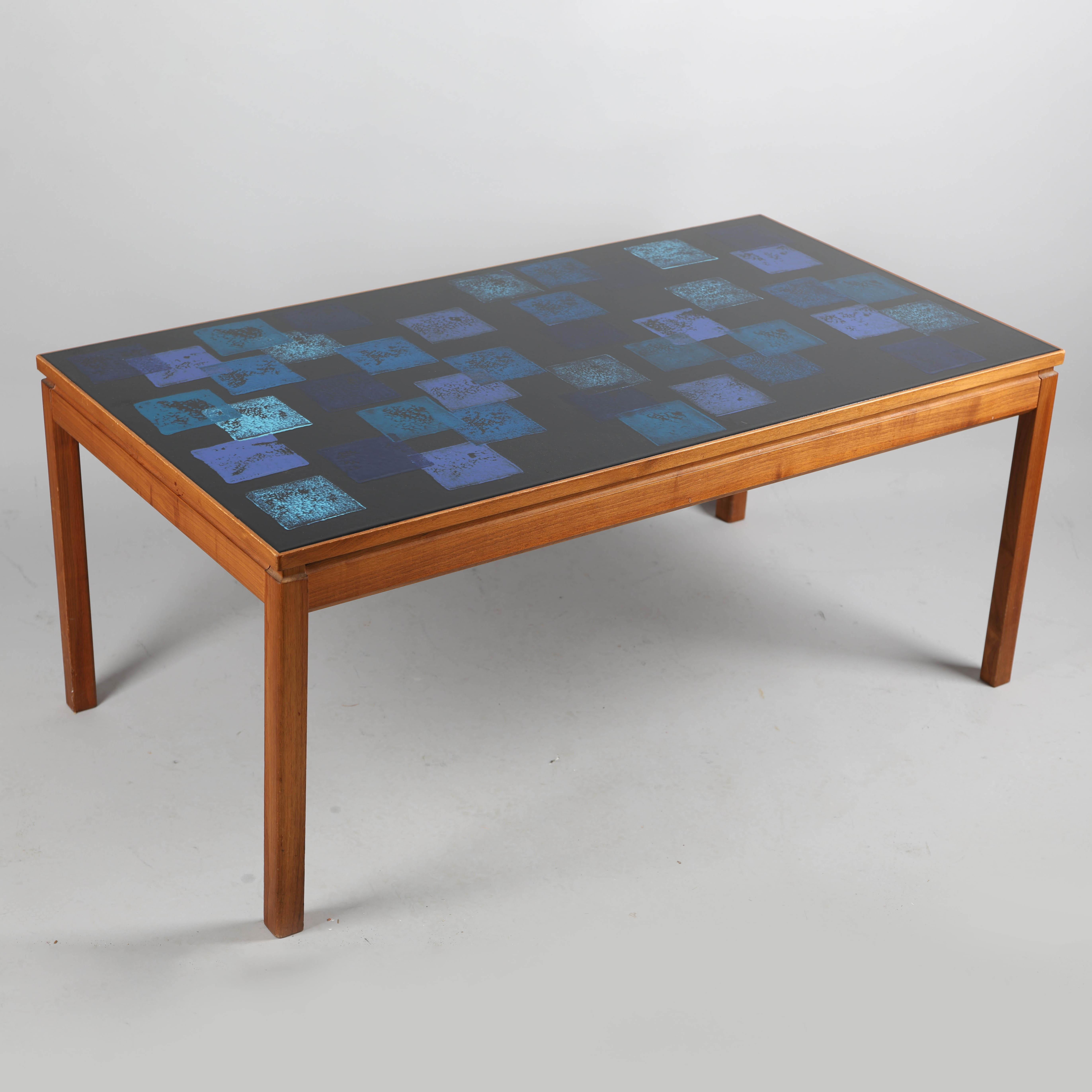 ALGOT TÖRNEMAN Table basse avec plateau en émail par  AB Säffle Möbelfabrik Suède 196 Bon état - En vente à Paris, FR