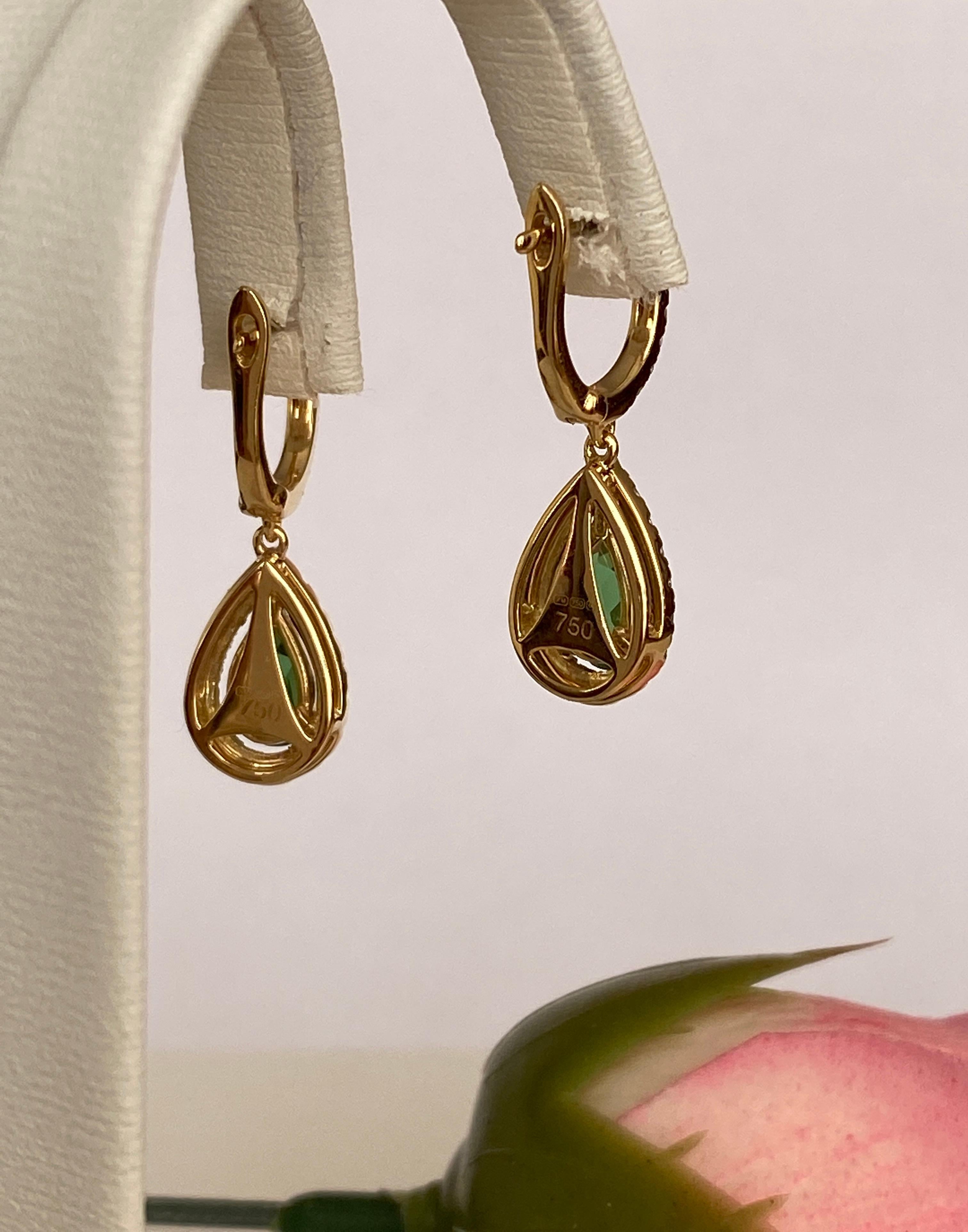 ALGT Cerified Vivid Green Tsavorite Diamond  Drop Earrings in 18K Yellow Gold For Sale 3