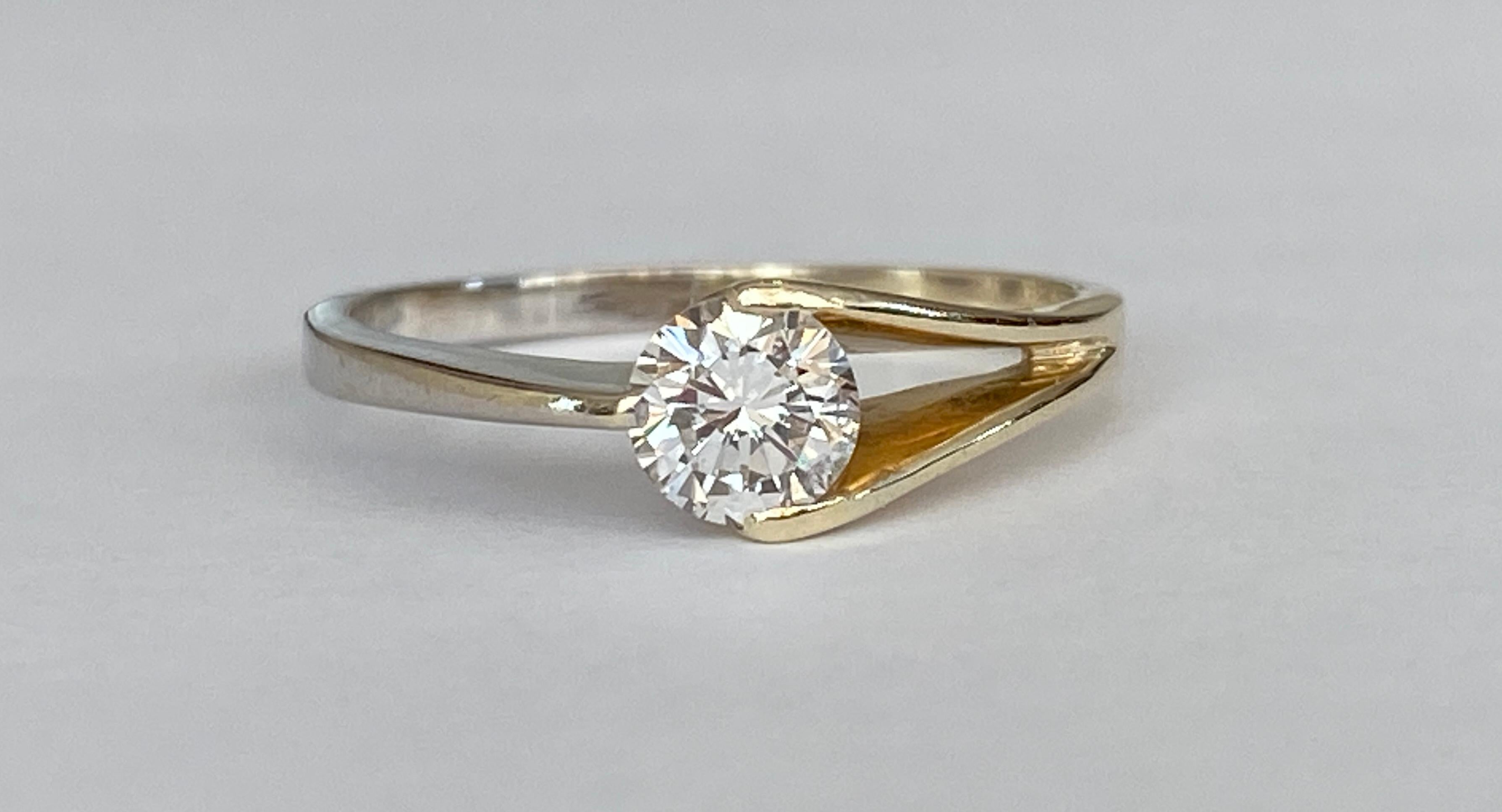 Offered in good condition is a 14 carat bi-color solitaire ring with a 0.48ct brilliant cut diamond of quality E/SI1. ALGT certificate is included. Report number is 93812603.
Grade: 14KT (quality mark is worn, professionally tested)
Weight: 2.36