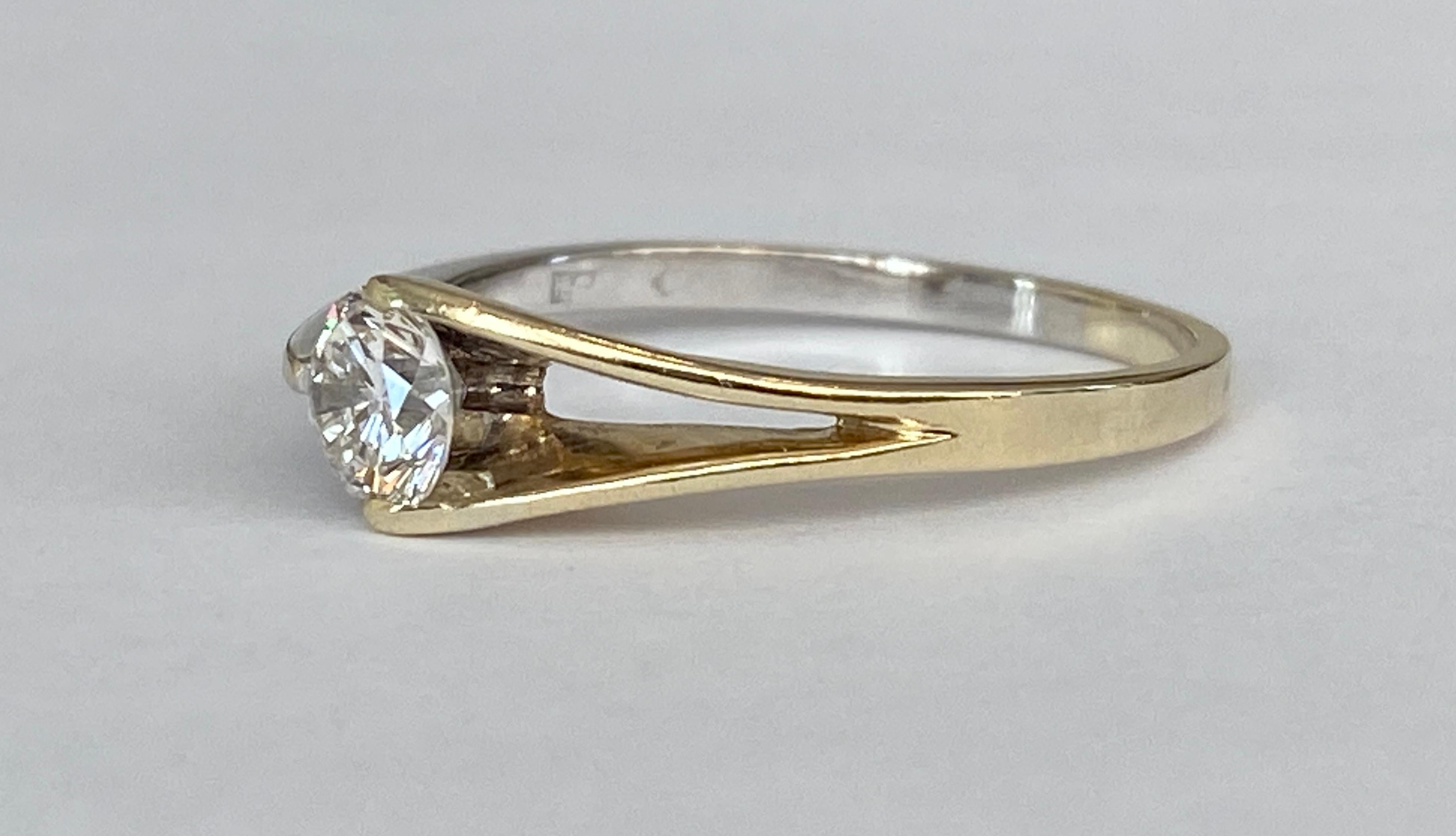 ALGT  Certificied 0.48 Carat Diamond Engagement Ring In Good Condition For Sale In AMSTERDAM, NL