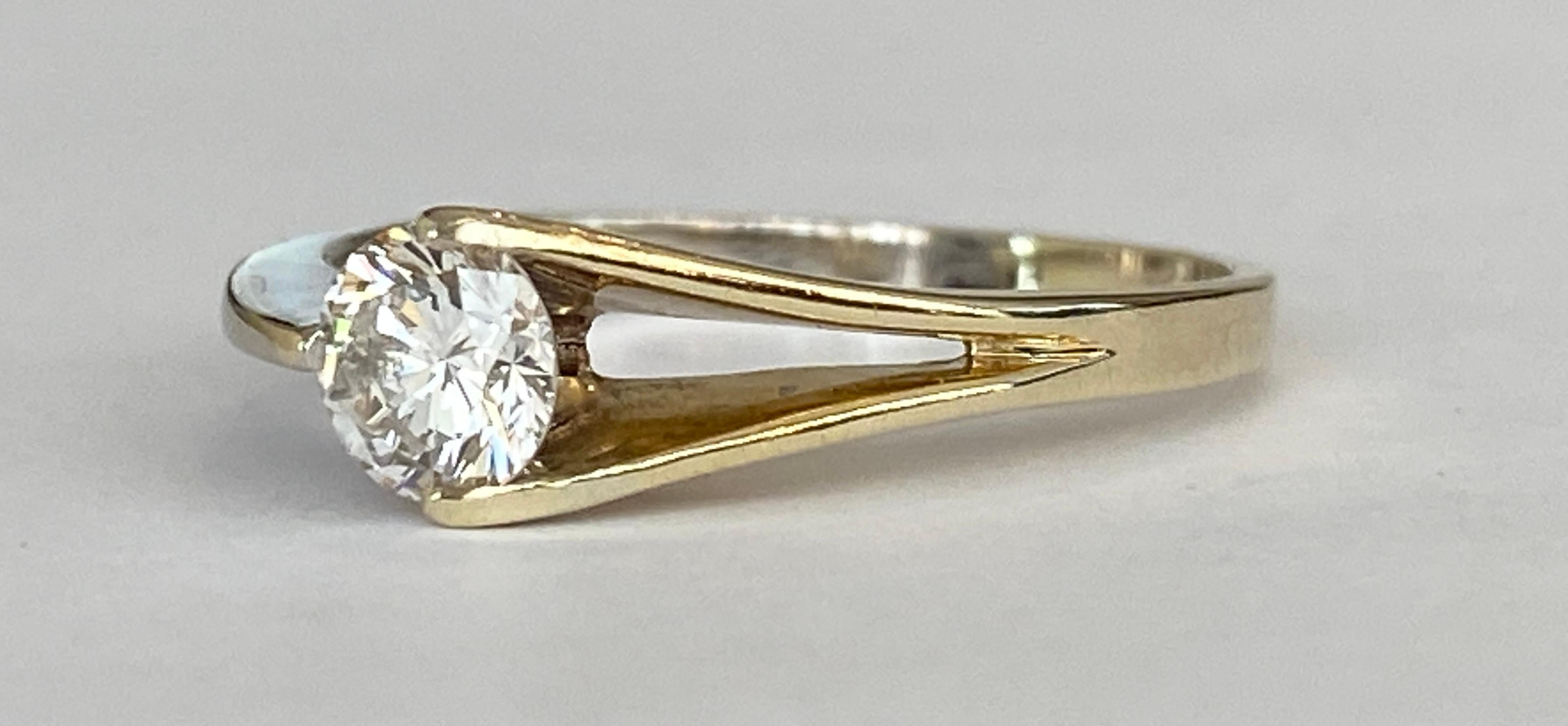 Women's or Men's ALGT  Certificied 0.48 Carat Diamond Engagement Ring For Sale