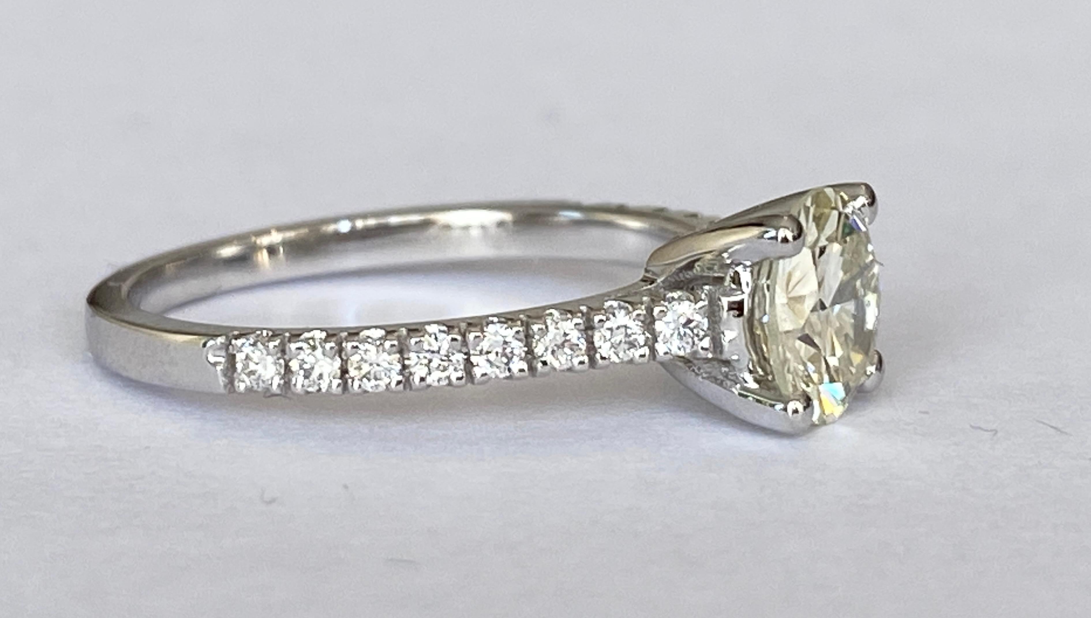 Women's or Men's ALGT Certified 0.98 Caraar Diamond White Gold Engagement Ring For Sale