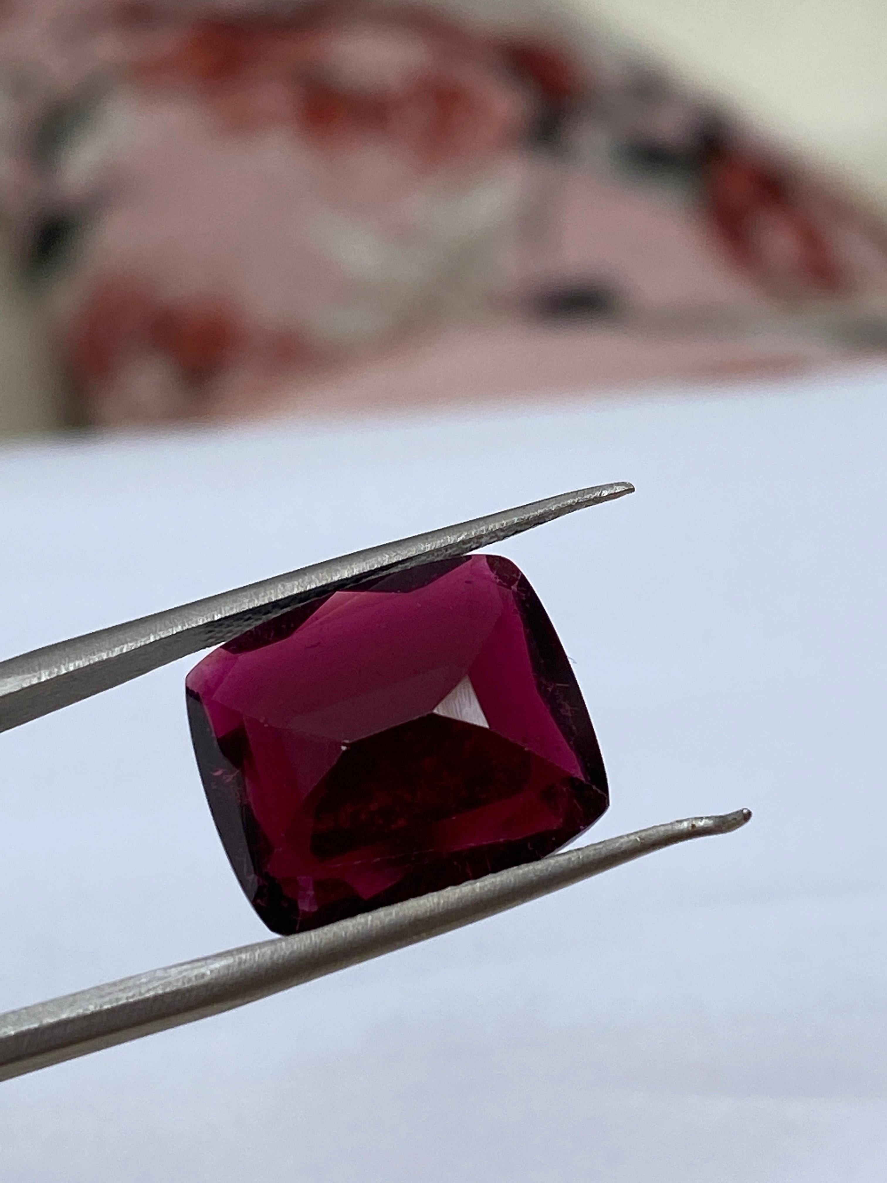 ALGT Certified 10.25 Carat Natural Tourmaline Deep/Dark Purplish Red Rubellite In New Condition For Sale In AMSTERDAM, NL
