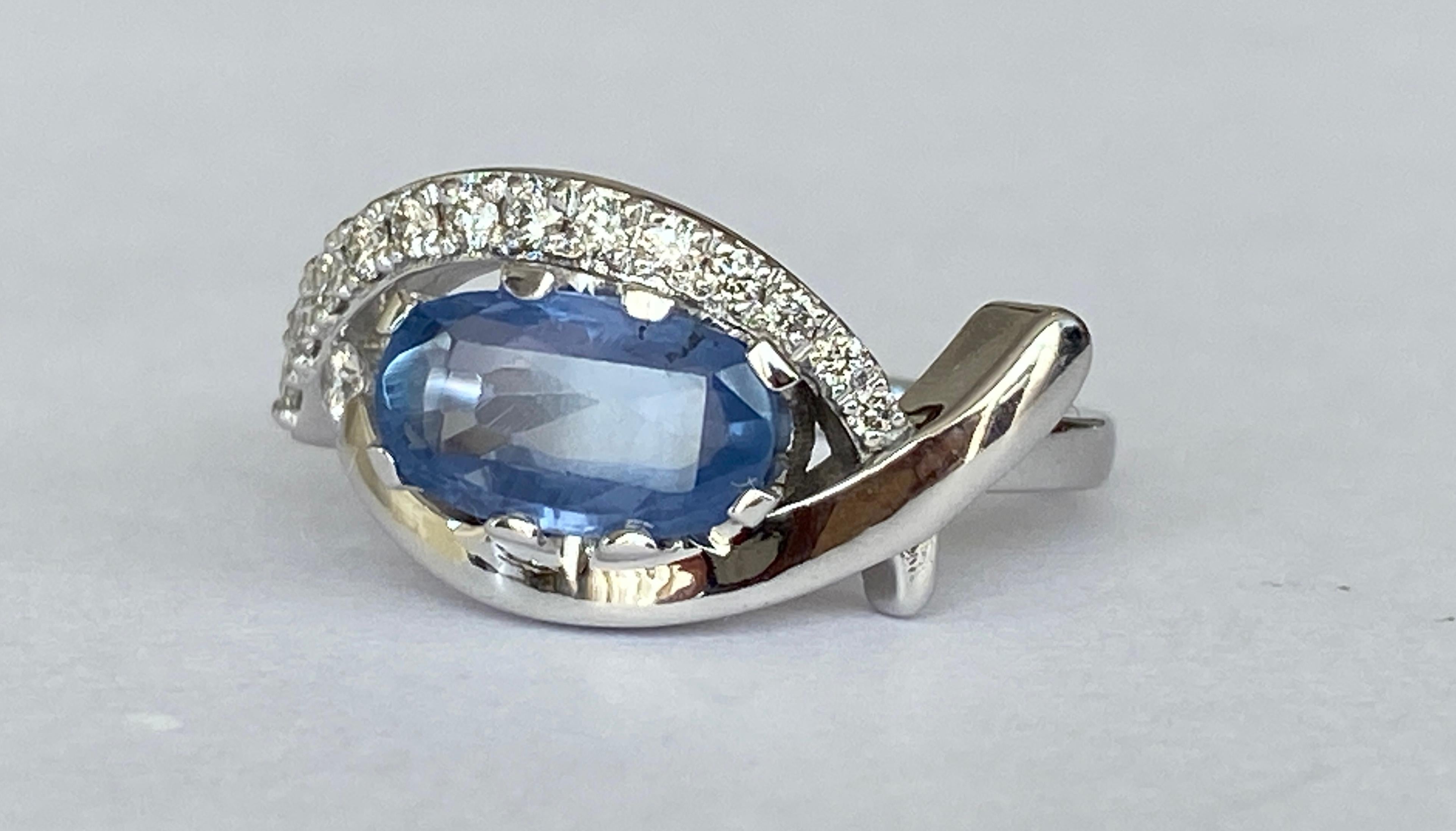 ALGT Certified 1.85 carat Ceylon Sapphire Diamond White Gold  Ring In New Condition For Sale In AMSTERDAM, NL