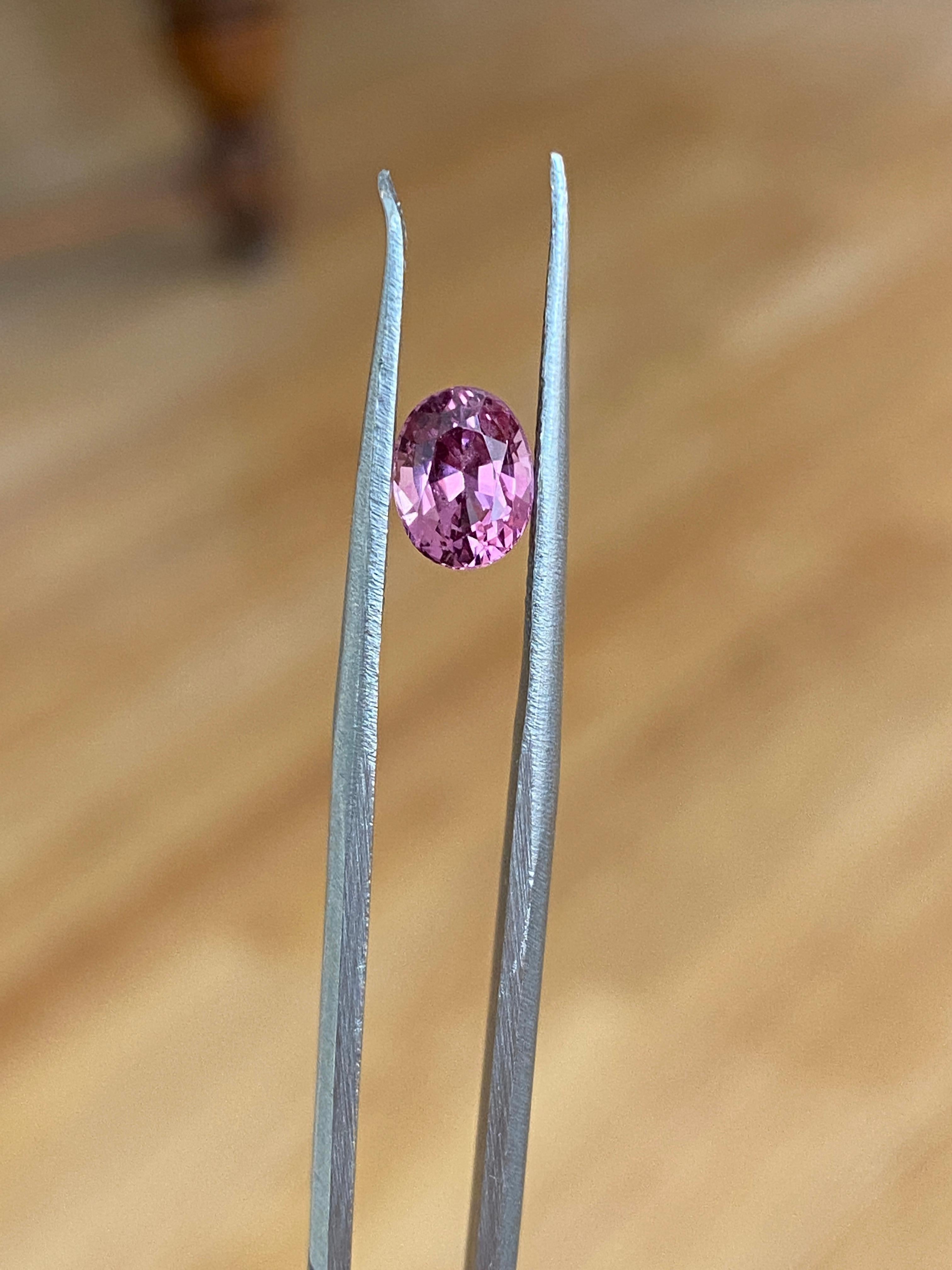 Taglio ovale Spinello rosa intenso/vivido ovale taglio misto certificato ALGT da 1,24 carati in vendita