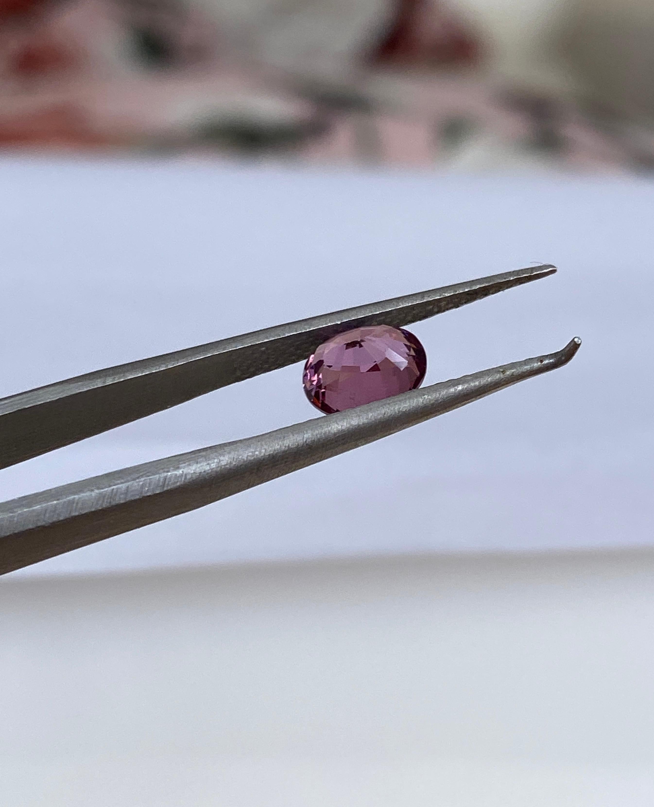Spinello rosa intenso/vivido ovale taglio misto certificato ALGT da 1,24 carati in vendita 2