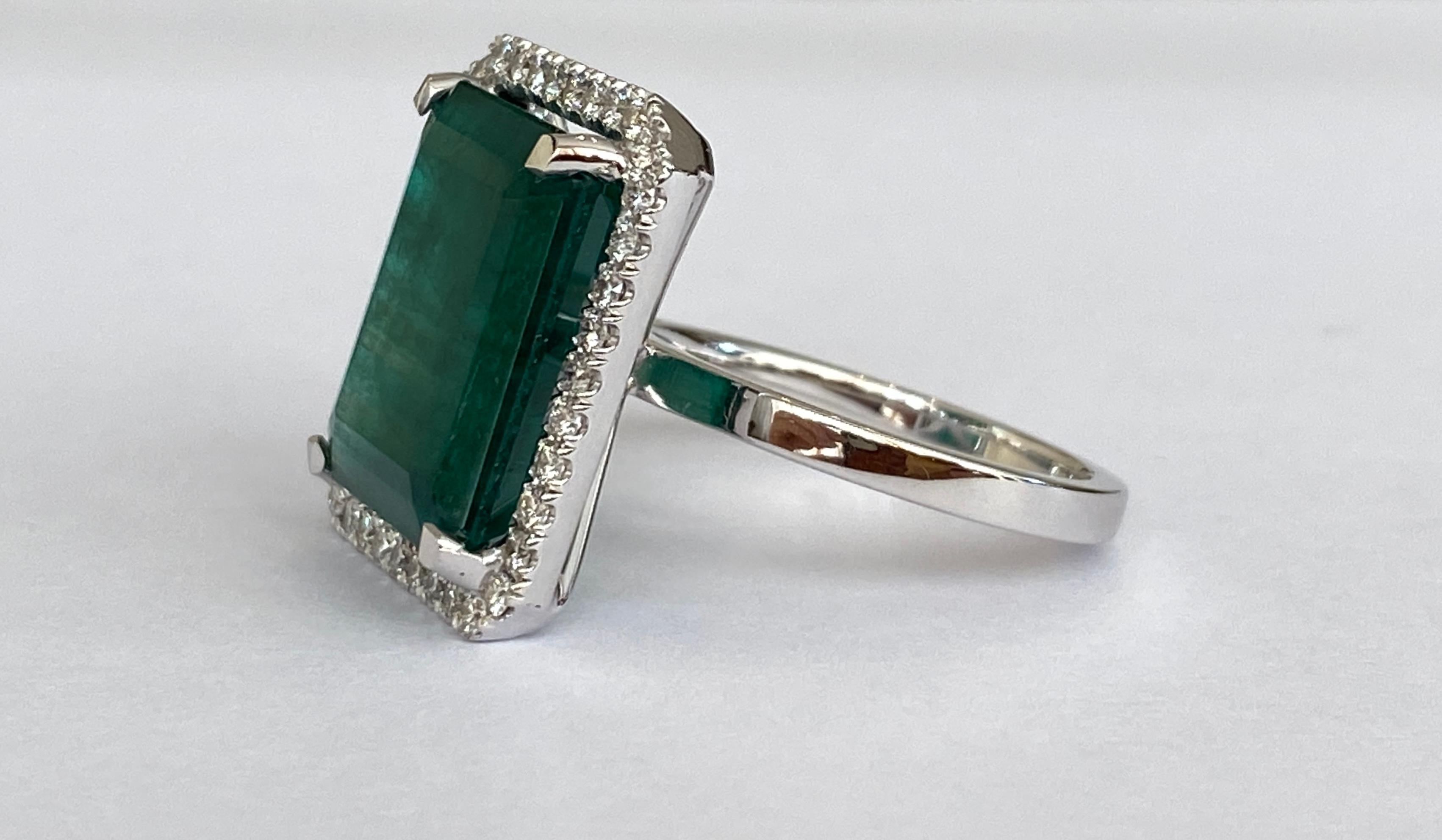 ALGT Certified 12.64 carat Emerald Diamond Cocktail White gold Ring For Sale 3