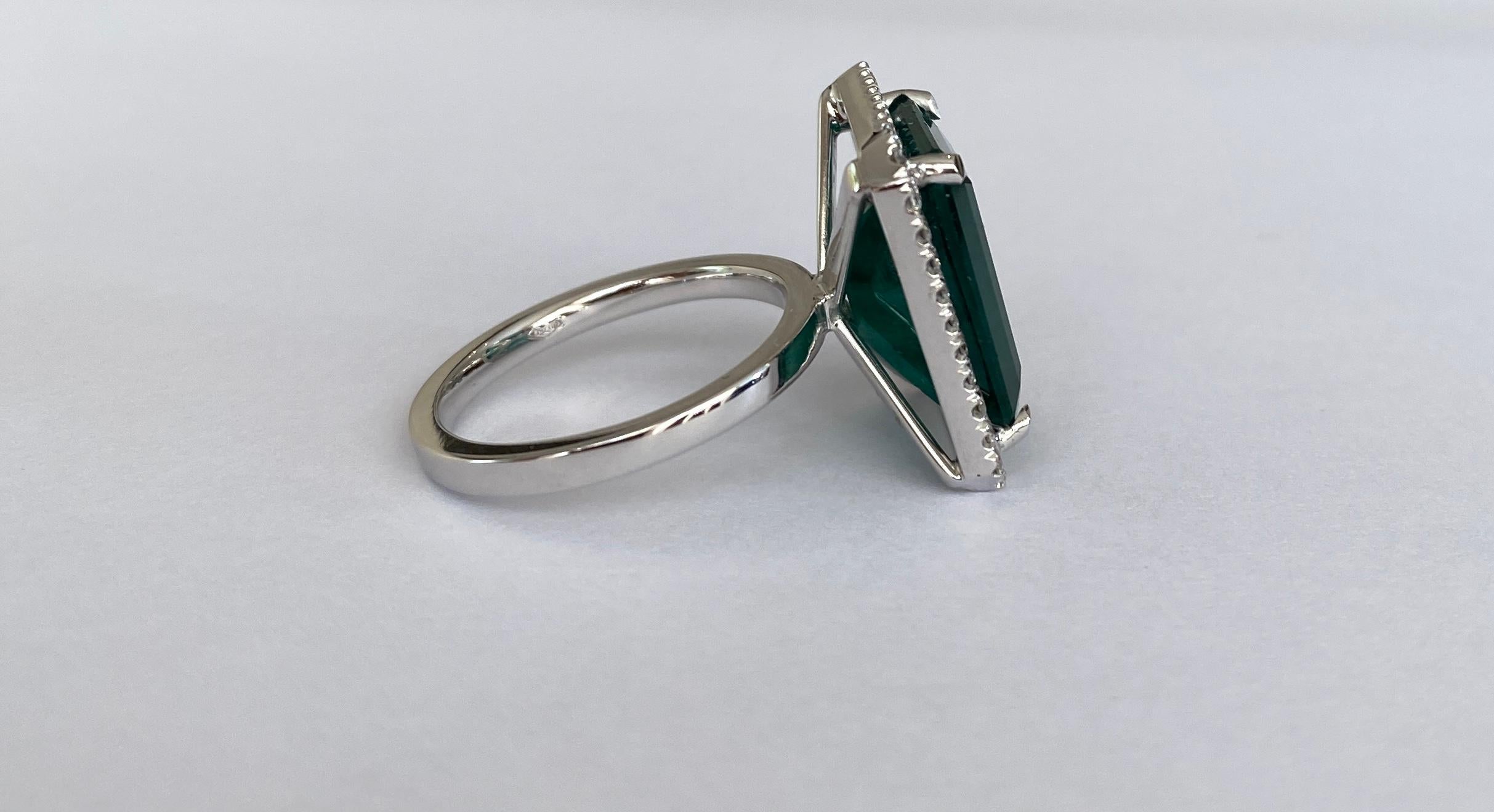 ALGT Certified 12.64 carat Emerald Diamond Cocktail White gold Ring For Sale 1